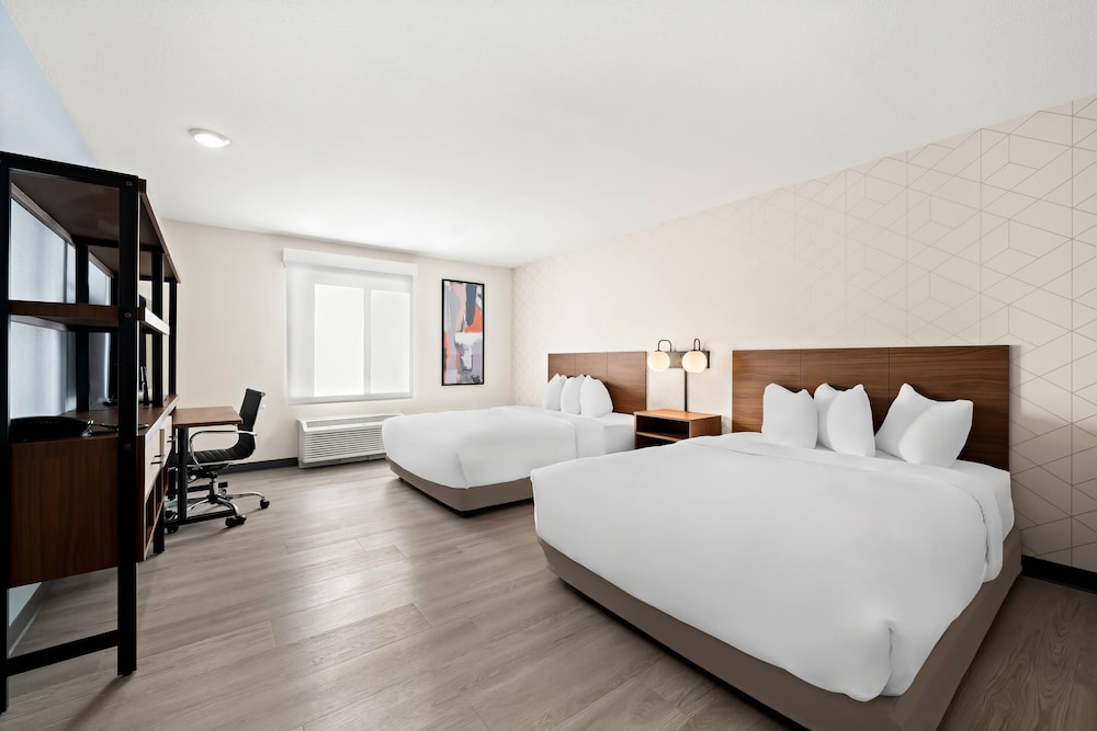 Suite, 2 Queen Beds, Accessible, Non Smoking (Accessible Tub)