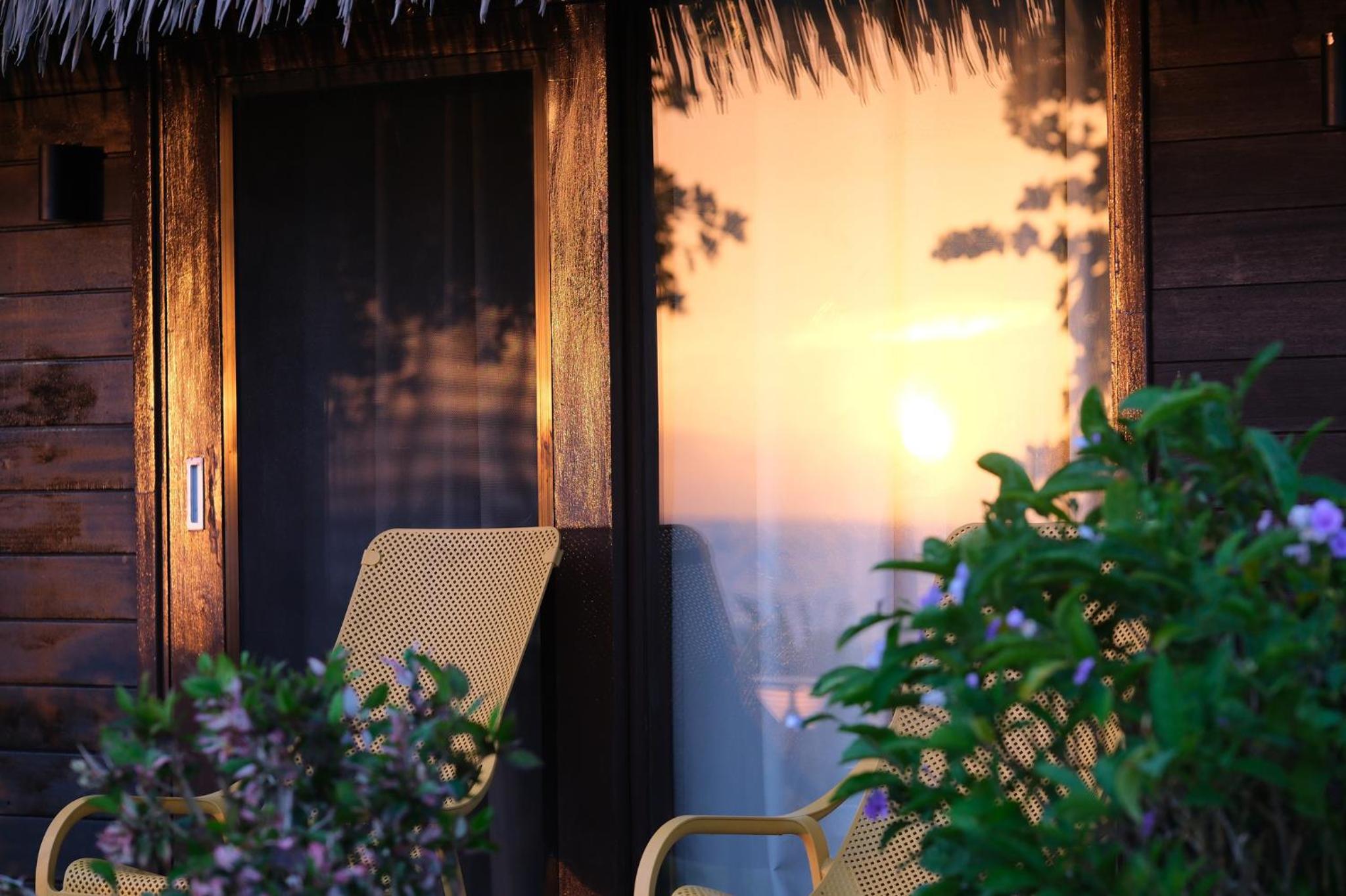 Double or Twin Room with Side Sea View photo 4