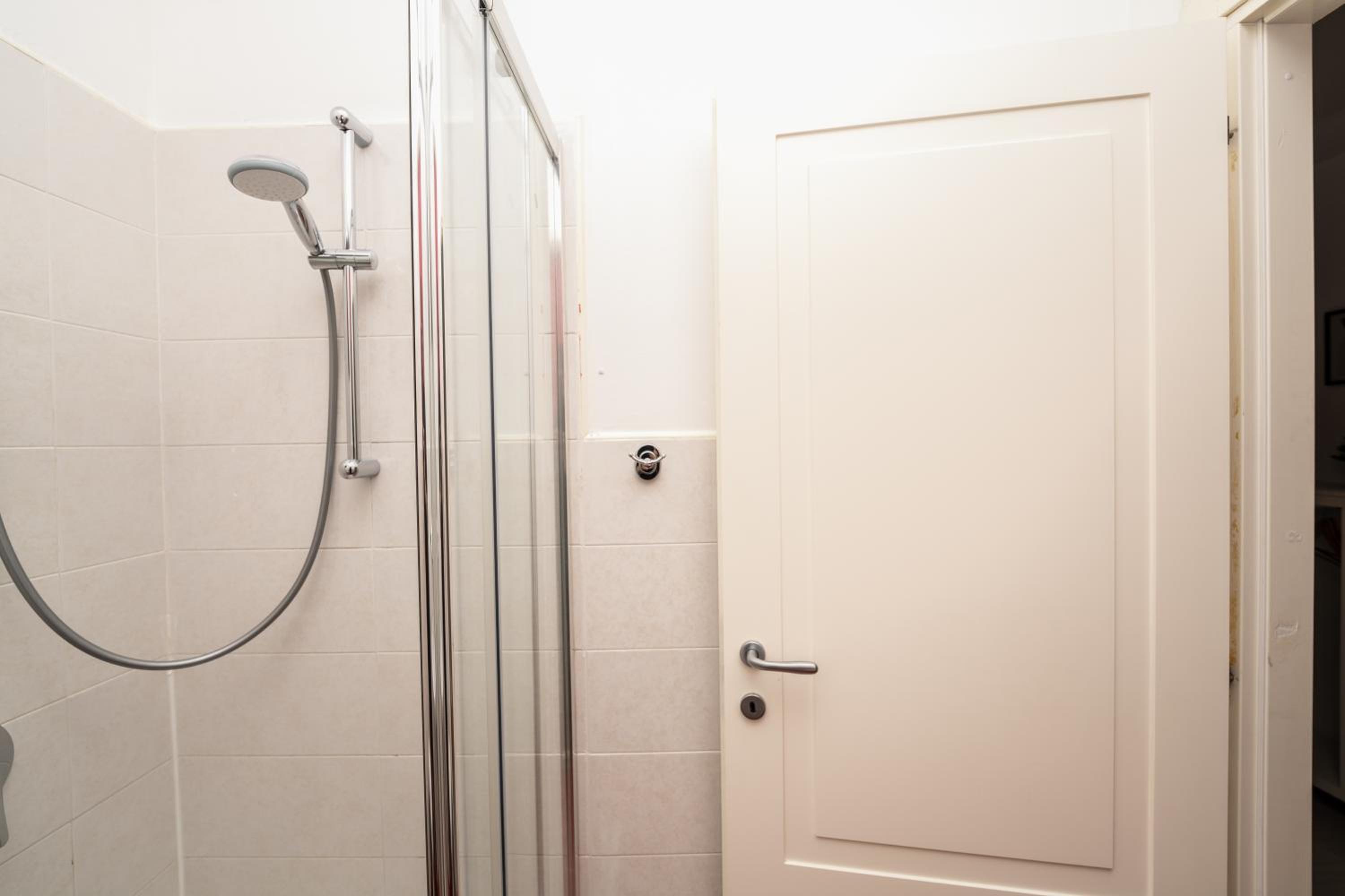 Camera Singola con bagno privato