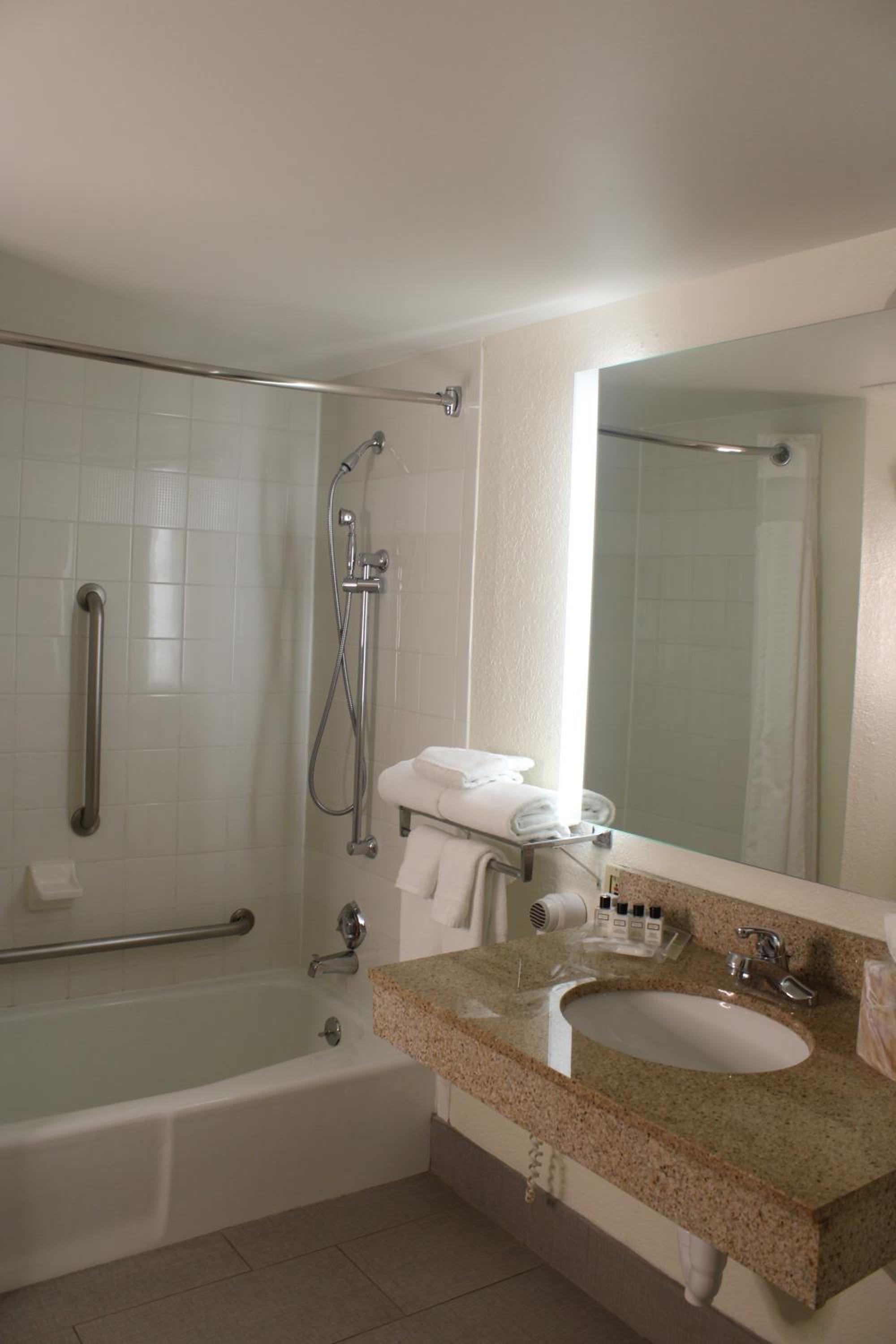 King Room with Tub and Grab Bars - Mobility/Hearing Accessible - Non-Smoking photo 1