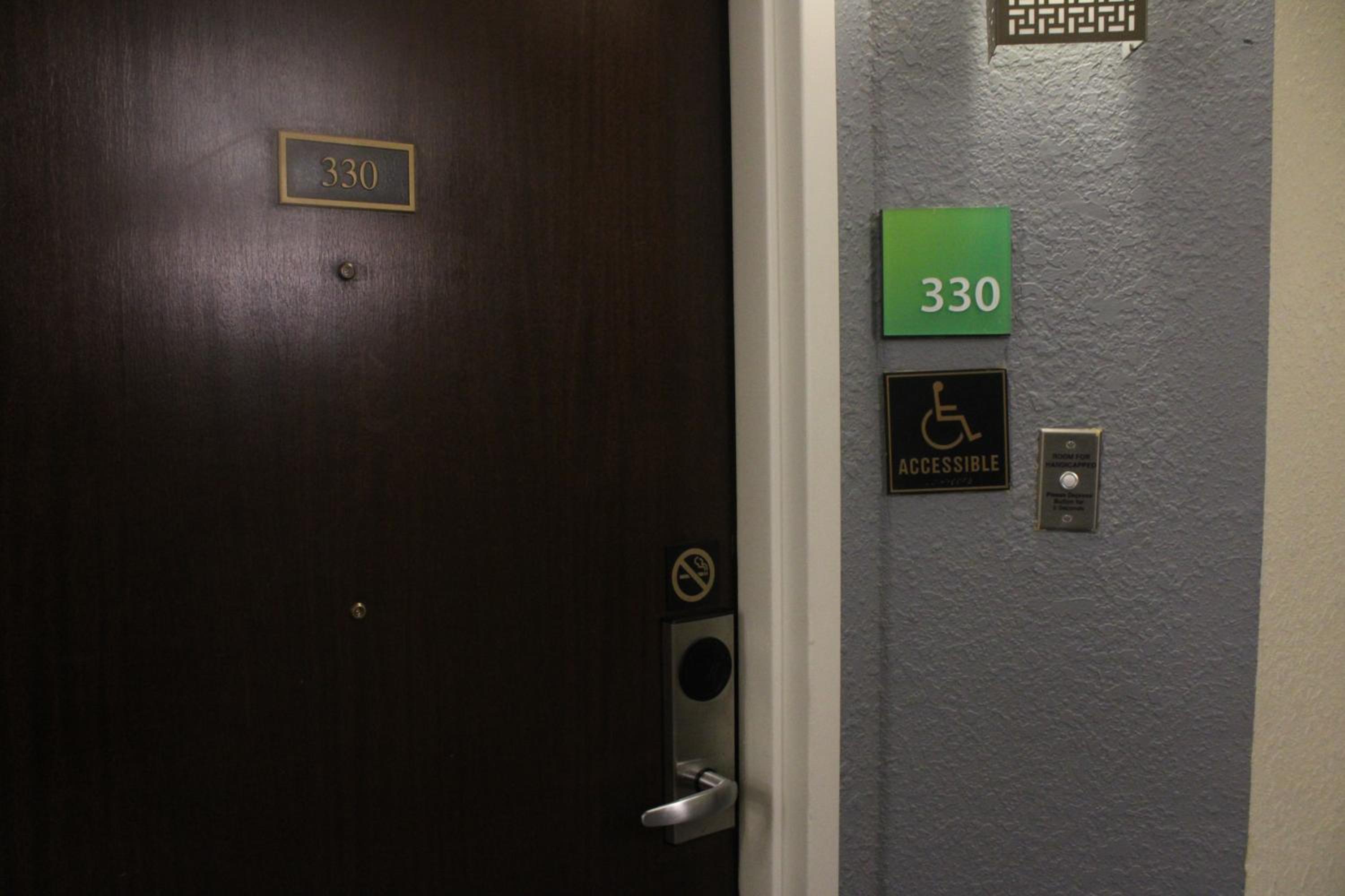 King Room with Tub and Grab Bars - Mobility/Hearing Accessible - Non-Smoking photo 2