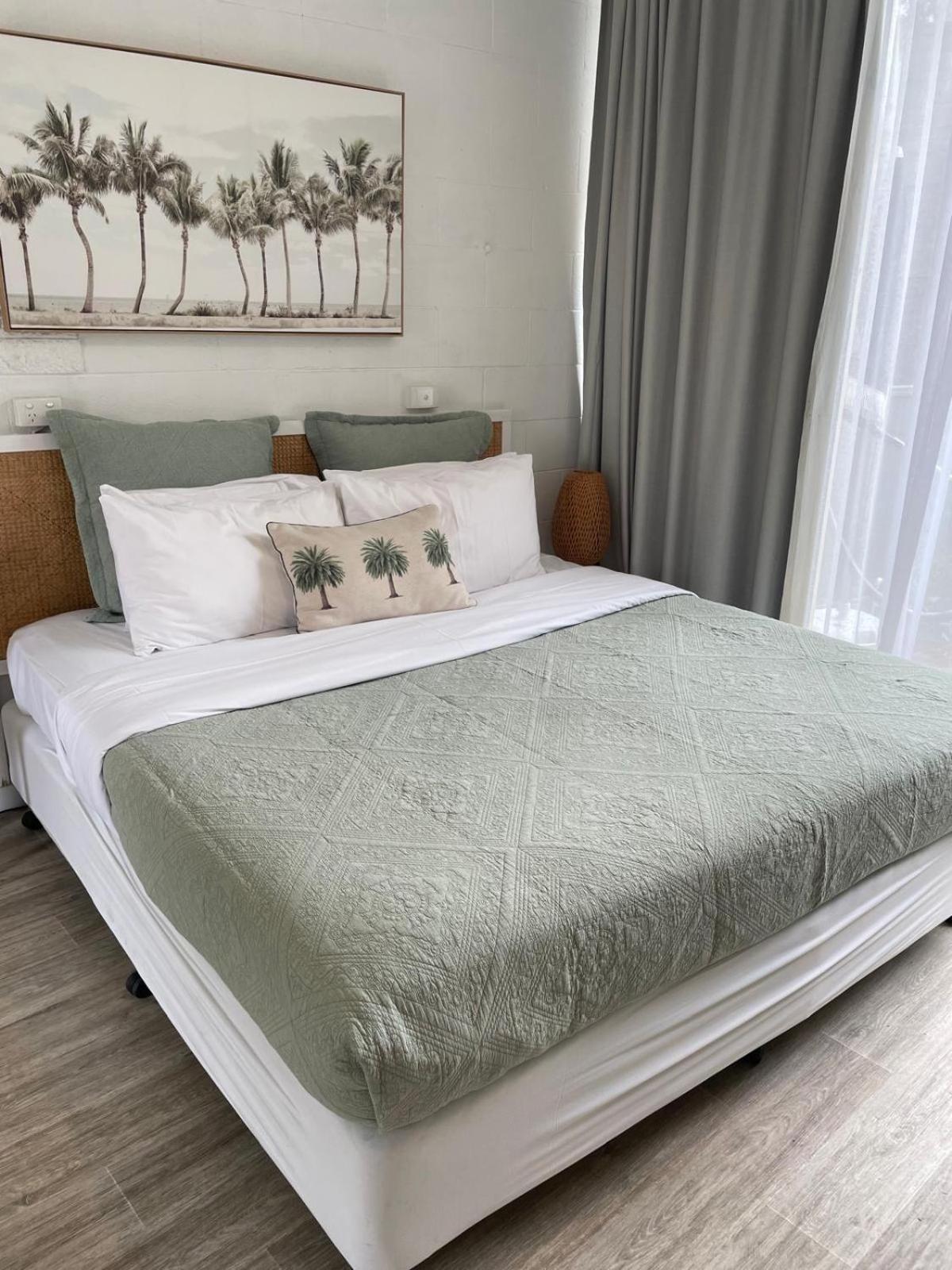 Deluxe King Room photo 3