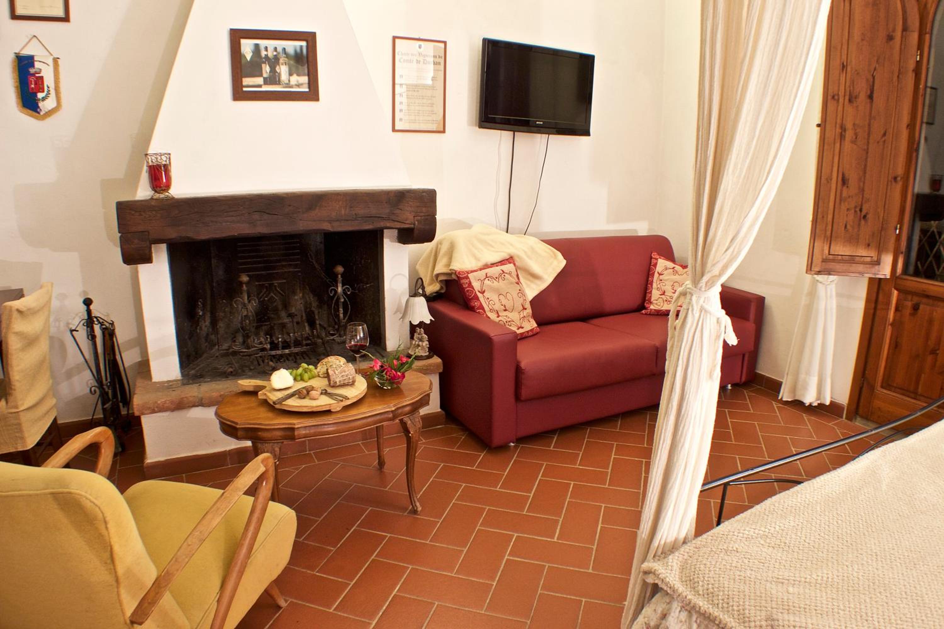 King Studio with Sofa Bed - Photo 7