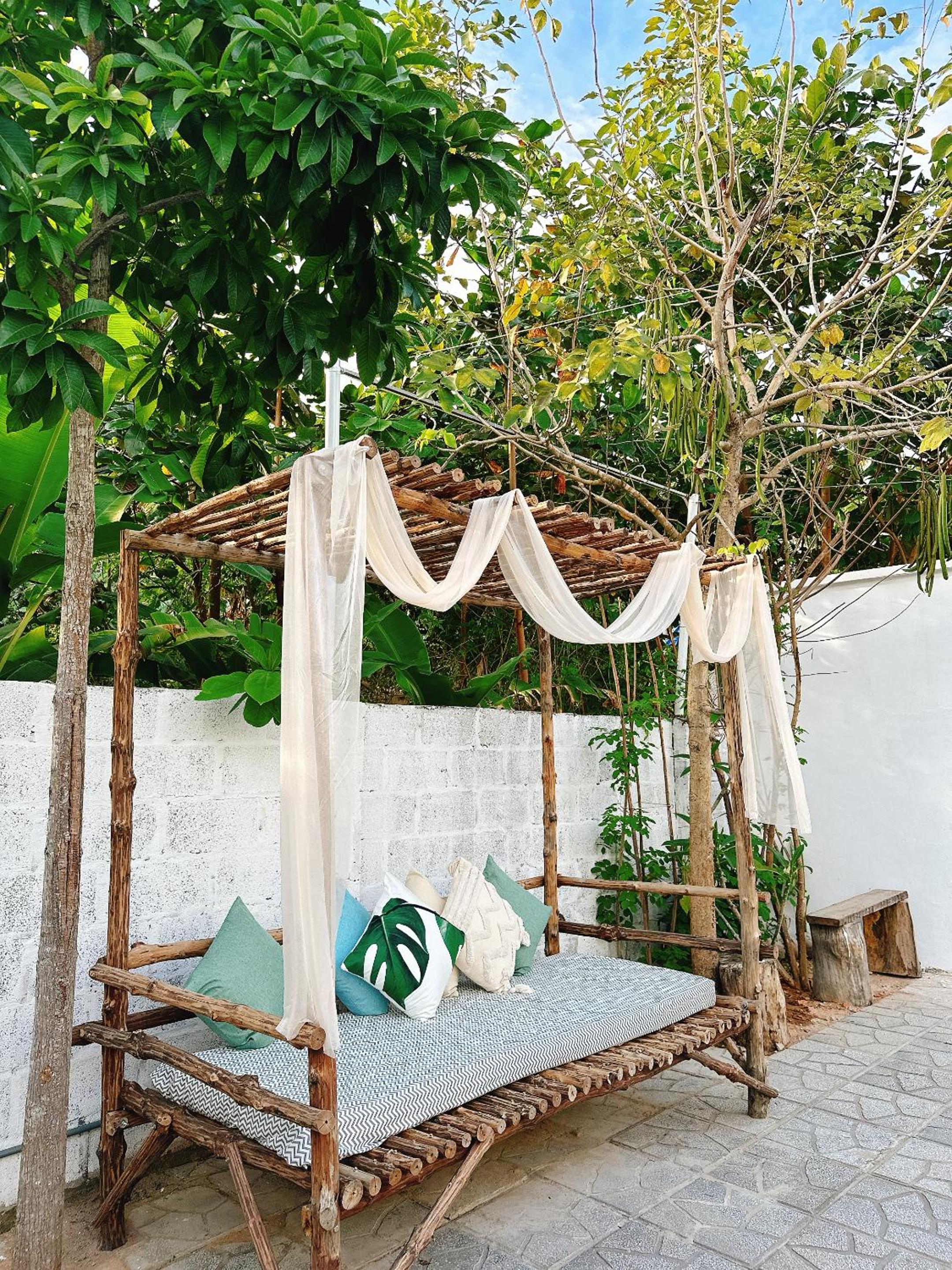 Deluxe Bungalow with Garden View photo 2