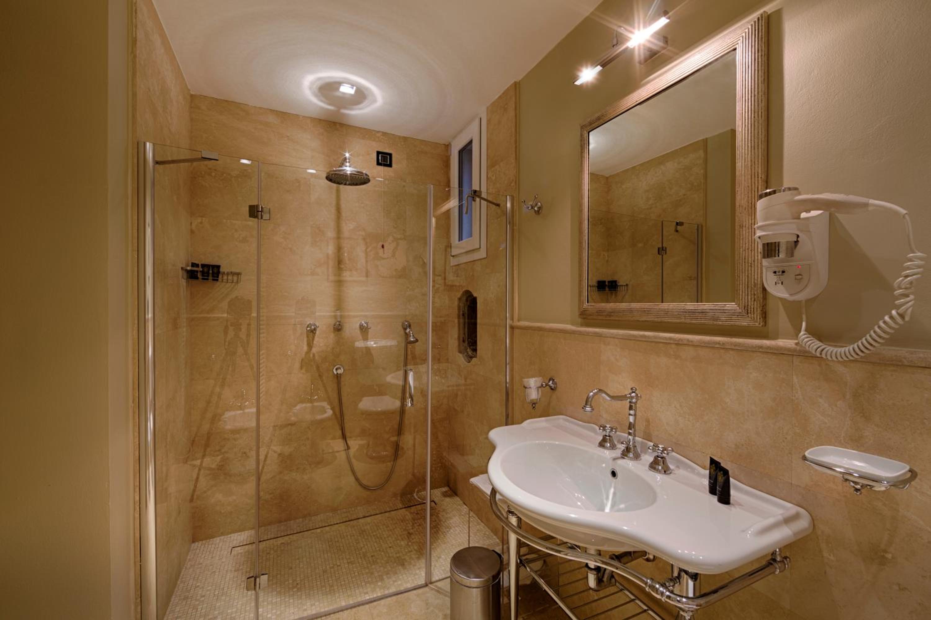 Junior Suite (4 Adults) photo 2