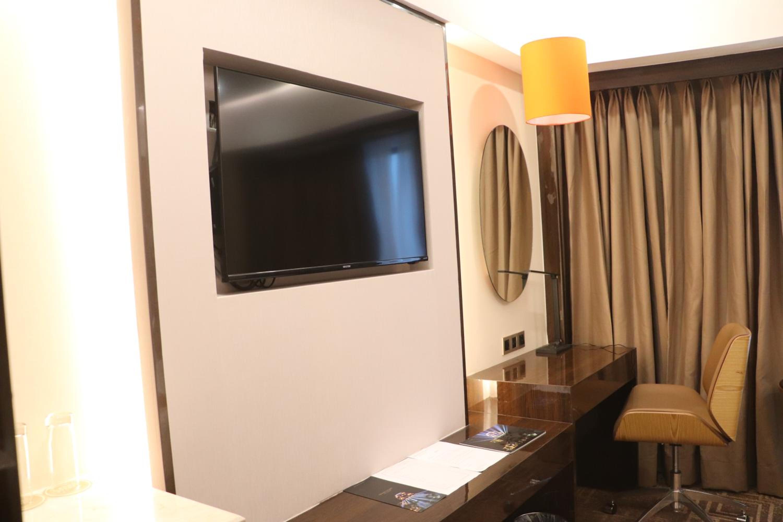 Executive Club Family Suite (Access to the Club Lounge for guests aged 18 or above) photo 2
