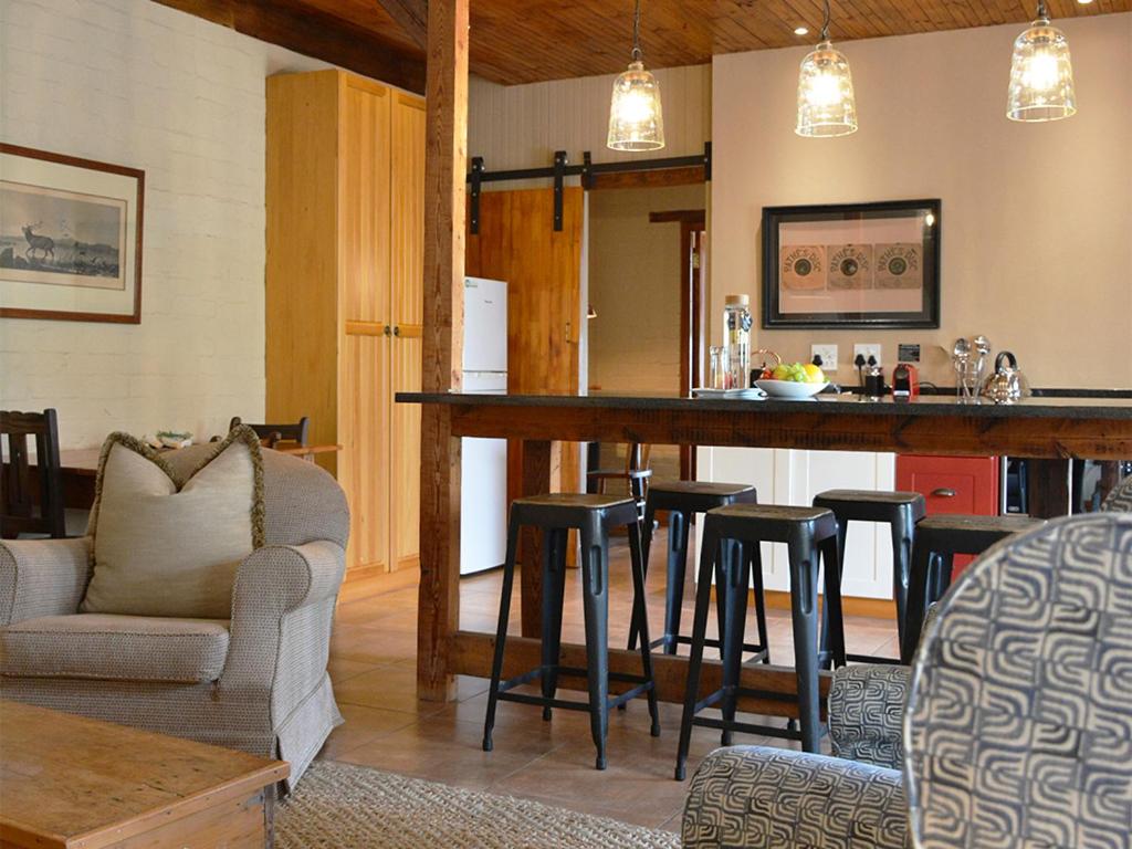 Deluxe Suite - Photo 6
