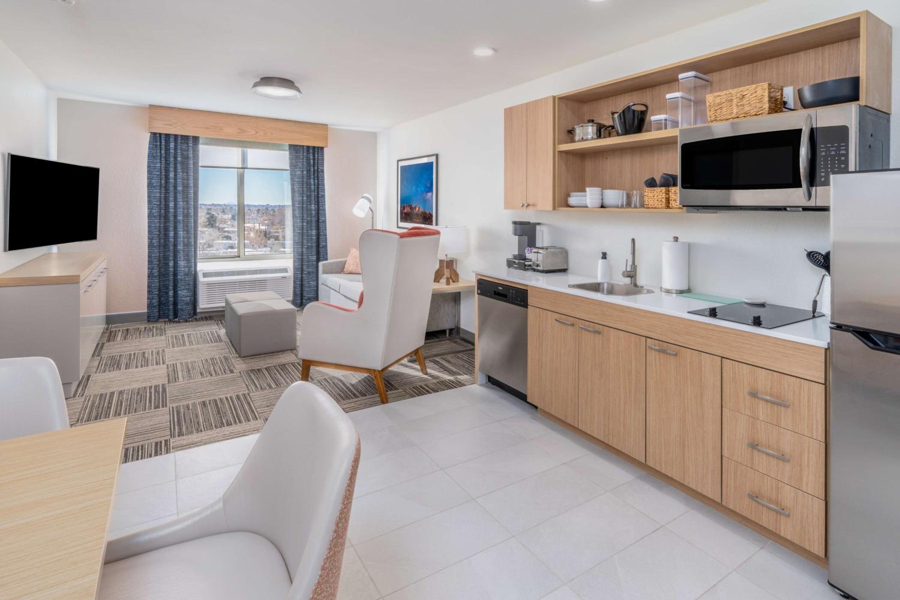 Deluxe King Suite