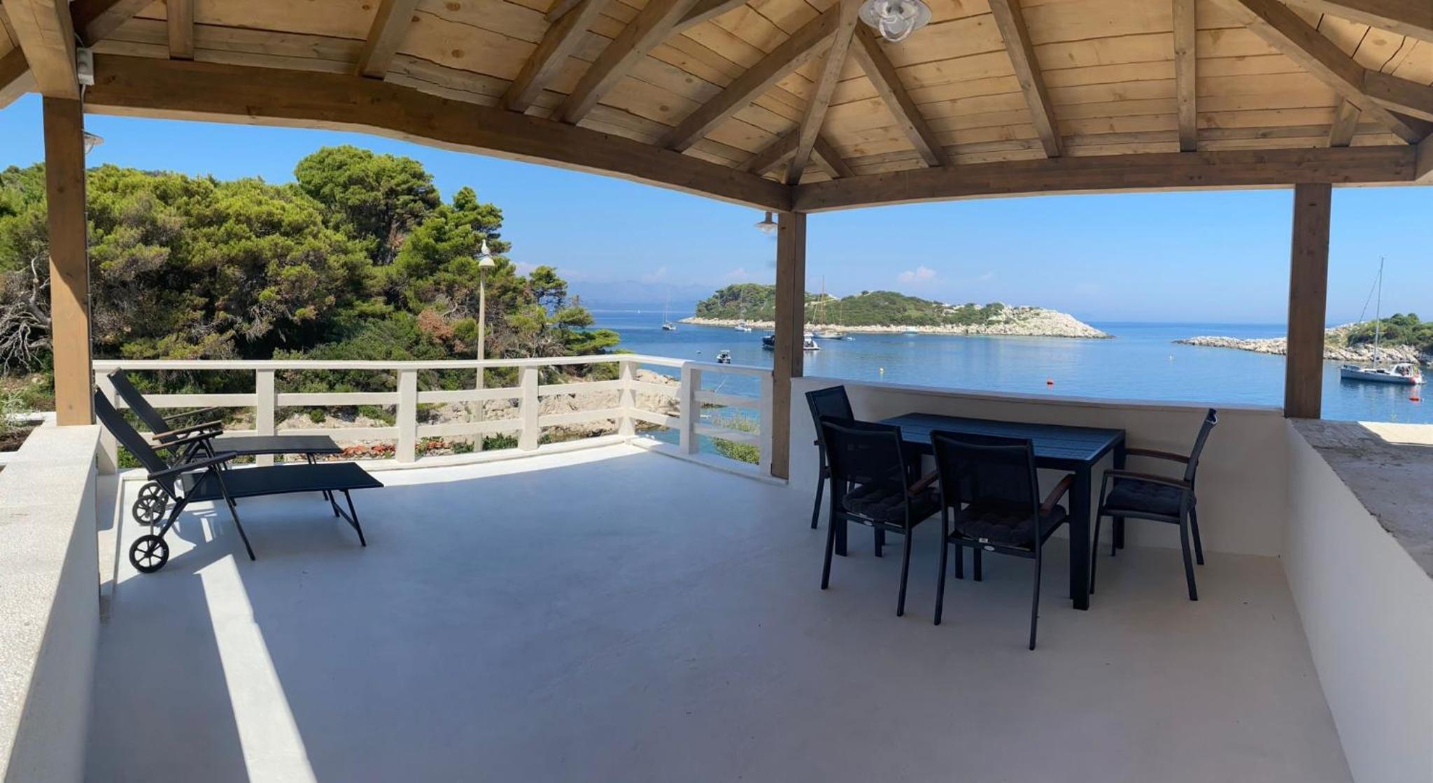 Deluxe One-Bedroom Apartment with Harbor View photo 1