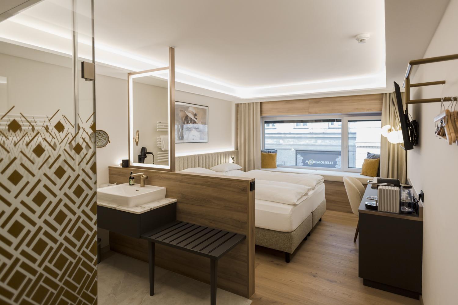 Deluxe Double Room - Photo 10