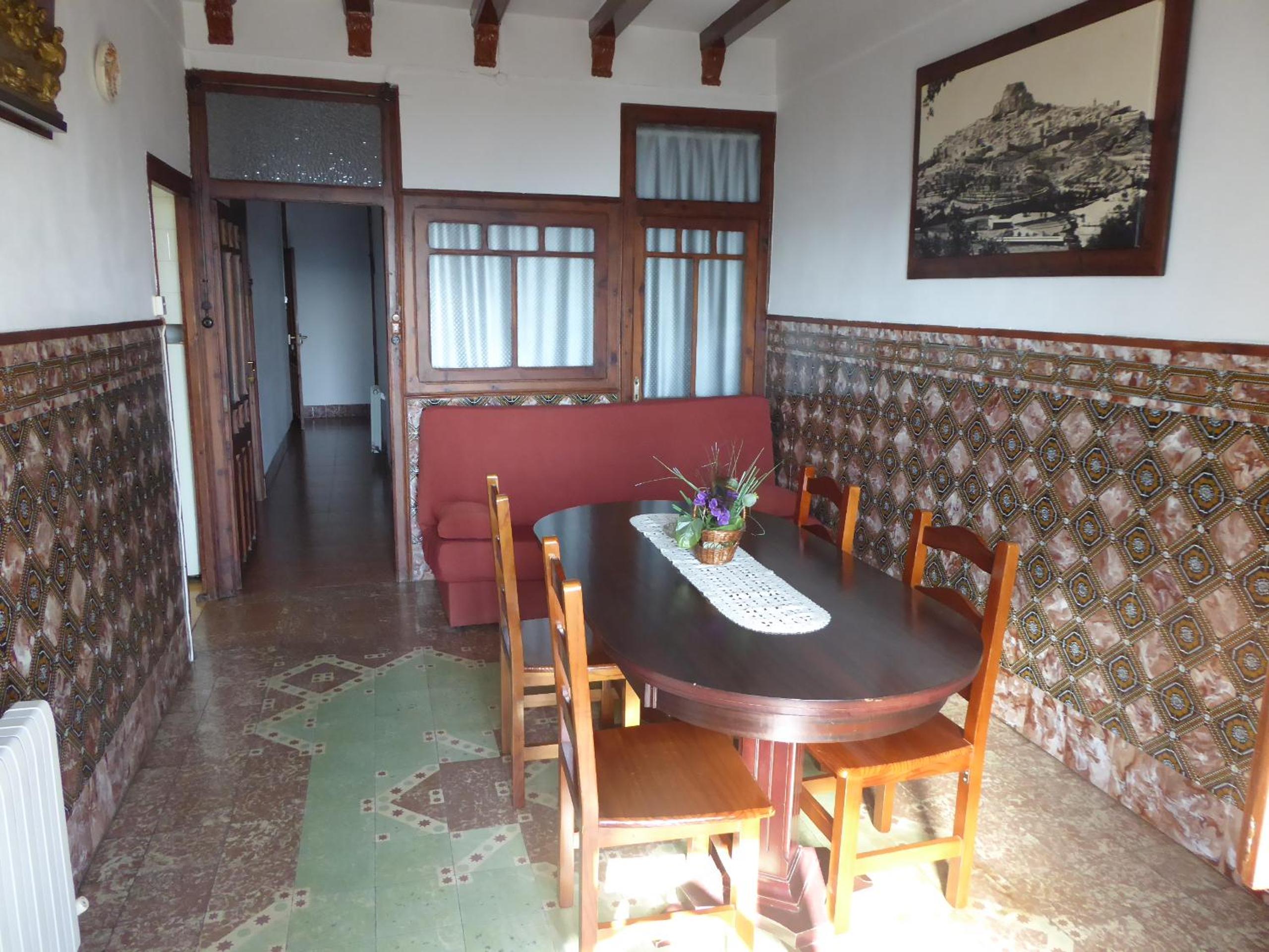 Five-Bedroom House photo 2