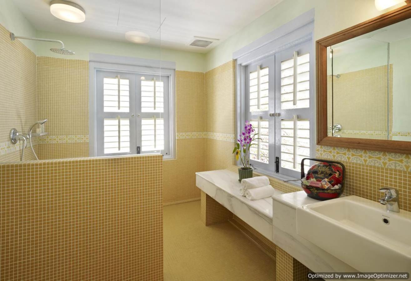 ANGLO INDIAN BUNGALOW - Photo 2
