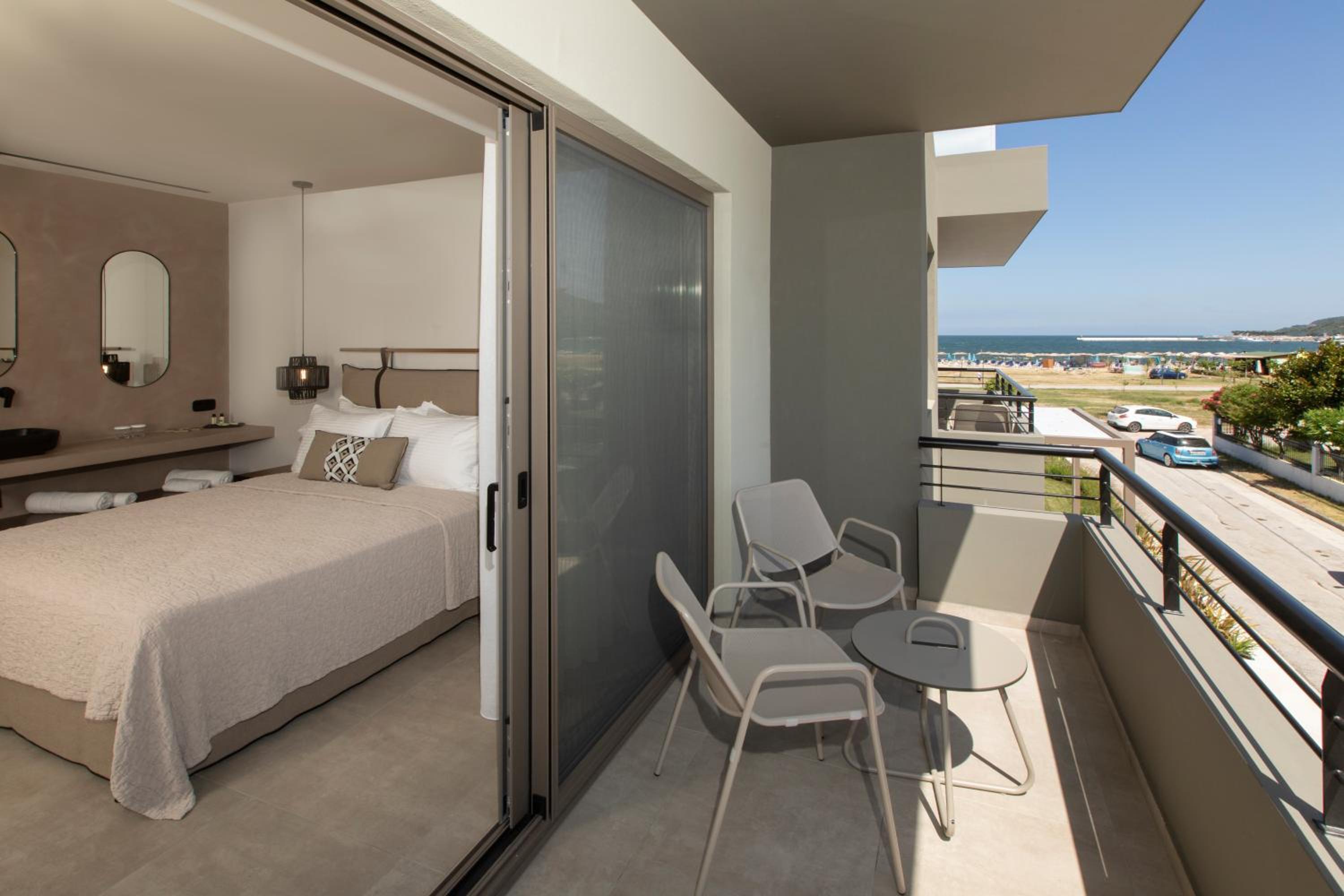 Deluxe Double Room with Balcony photo 1