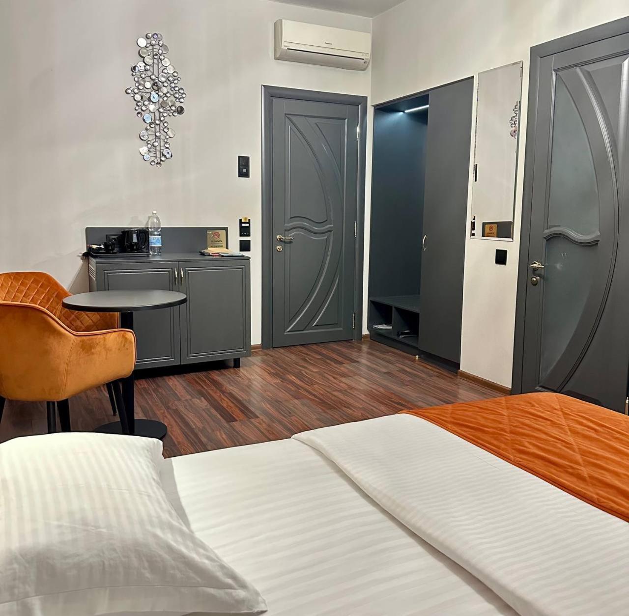 Small Double Room photo 1