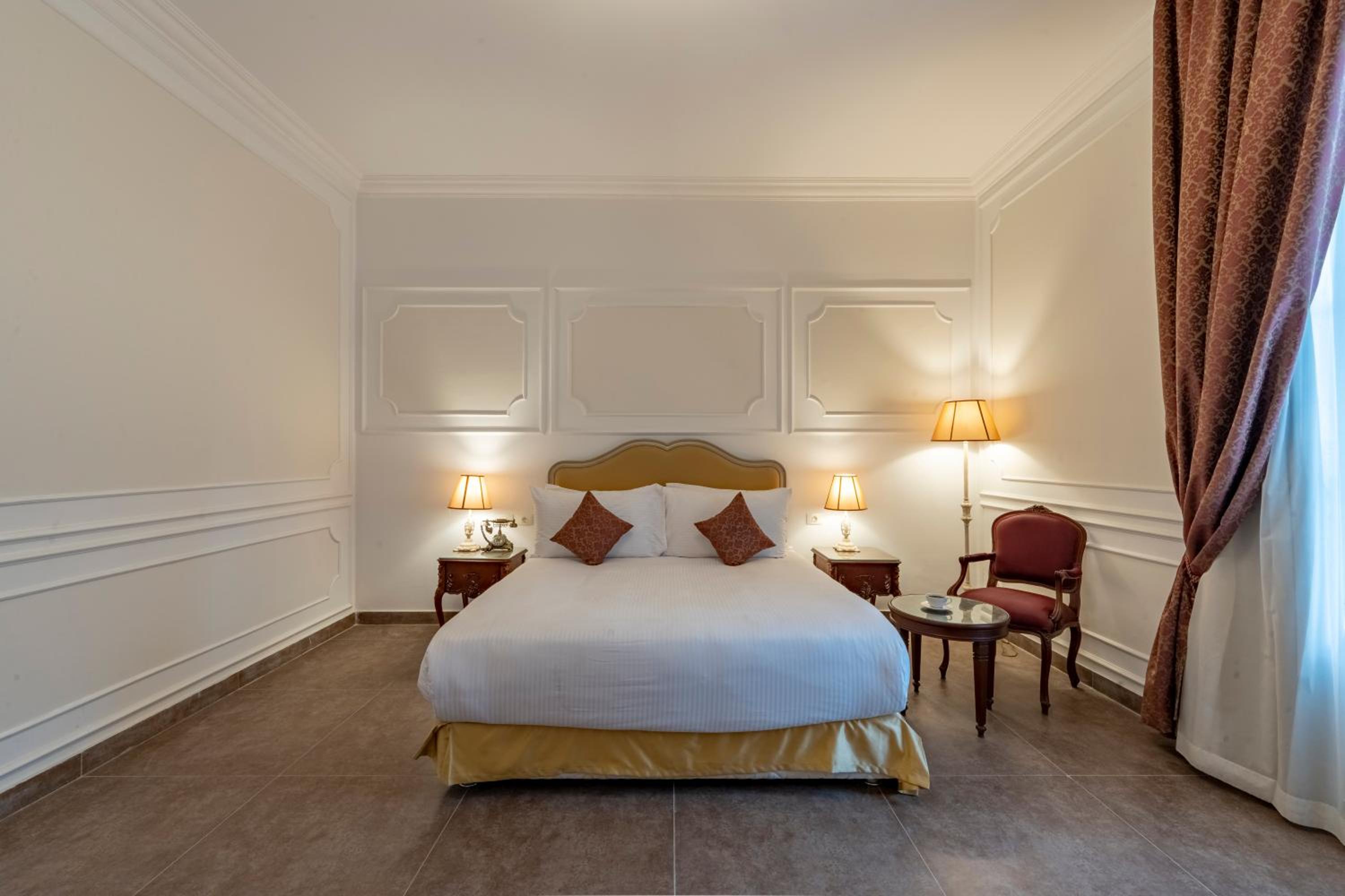 Deluxe King Room photo 3
