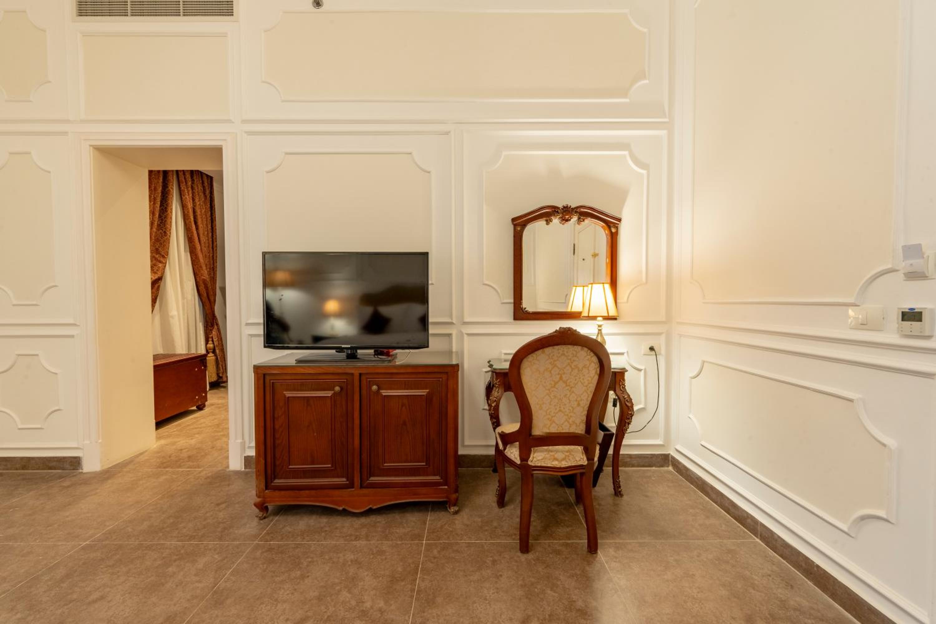 Standard King Room photo 3