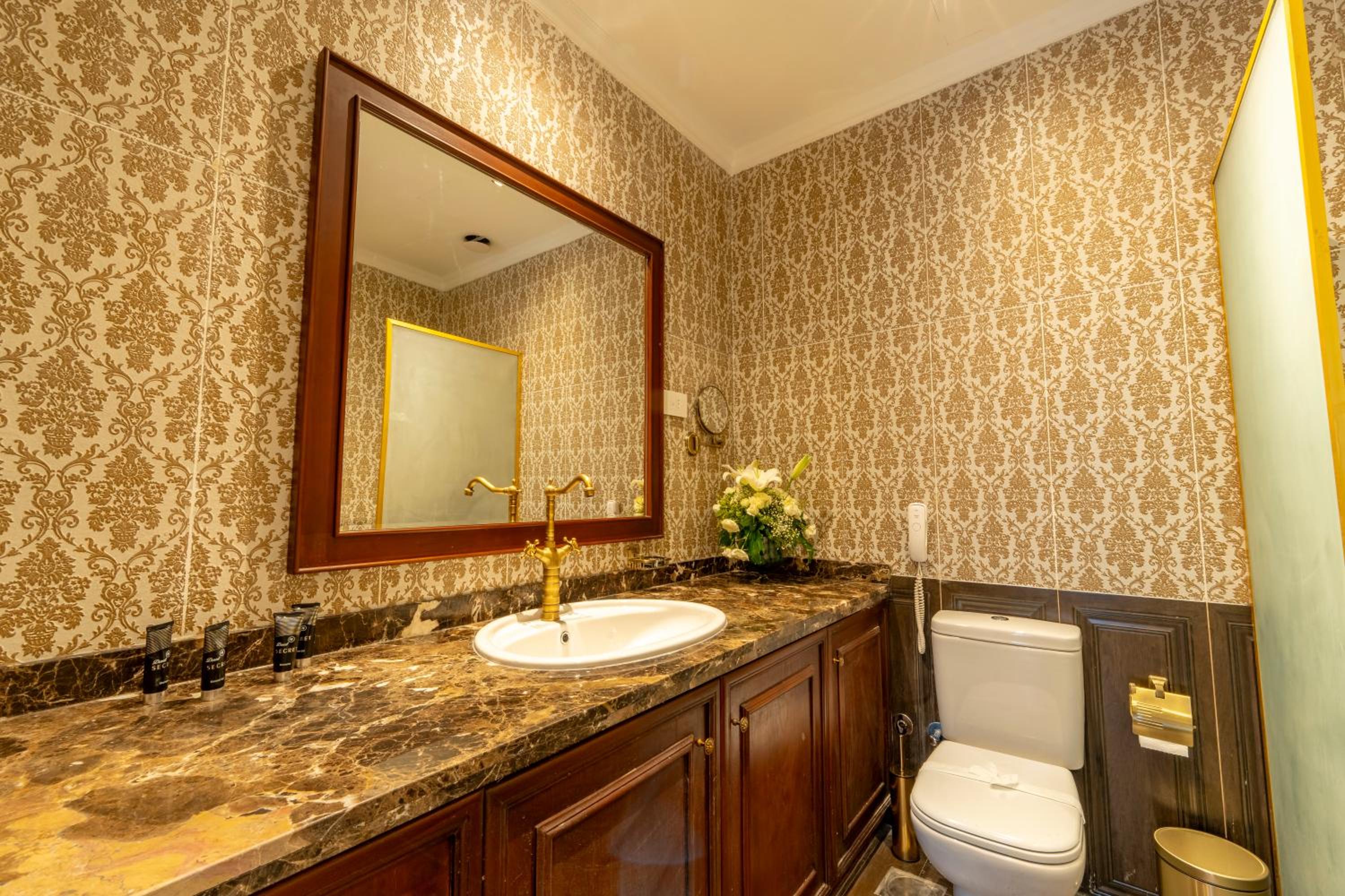 Standard King Room photo 2