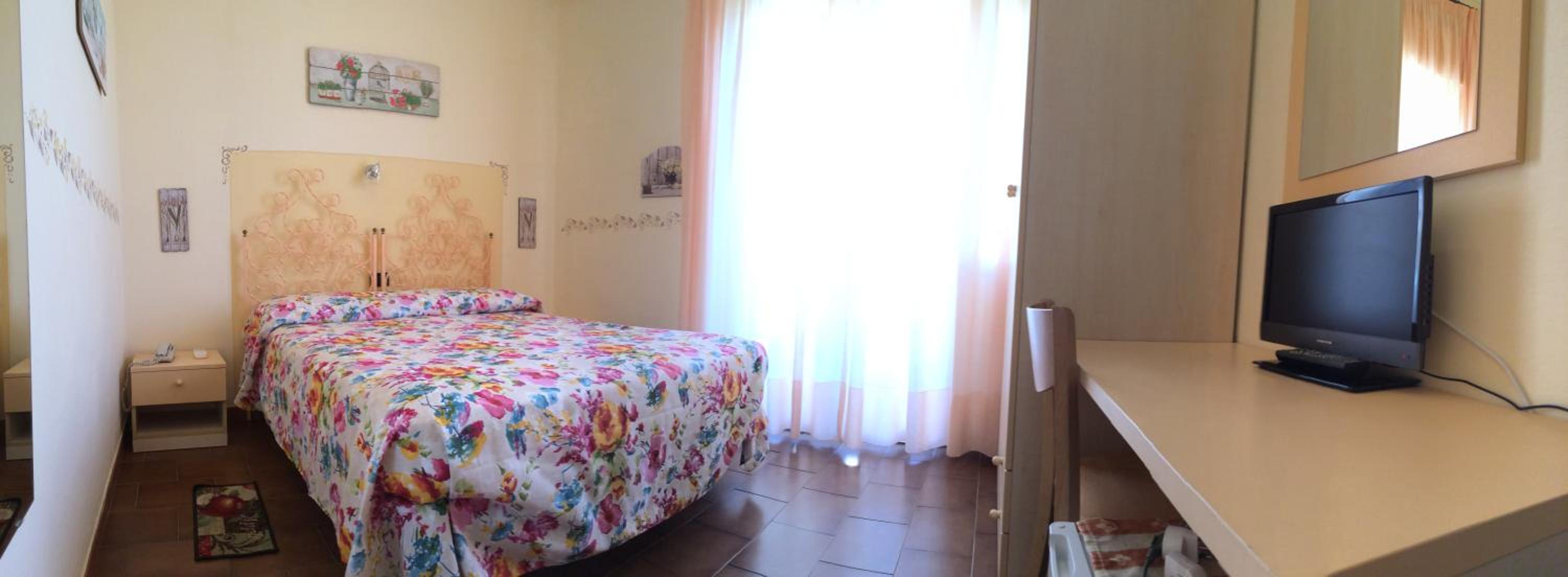 Double Room with Partial Sea View