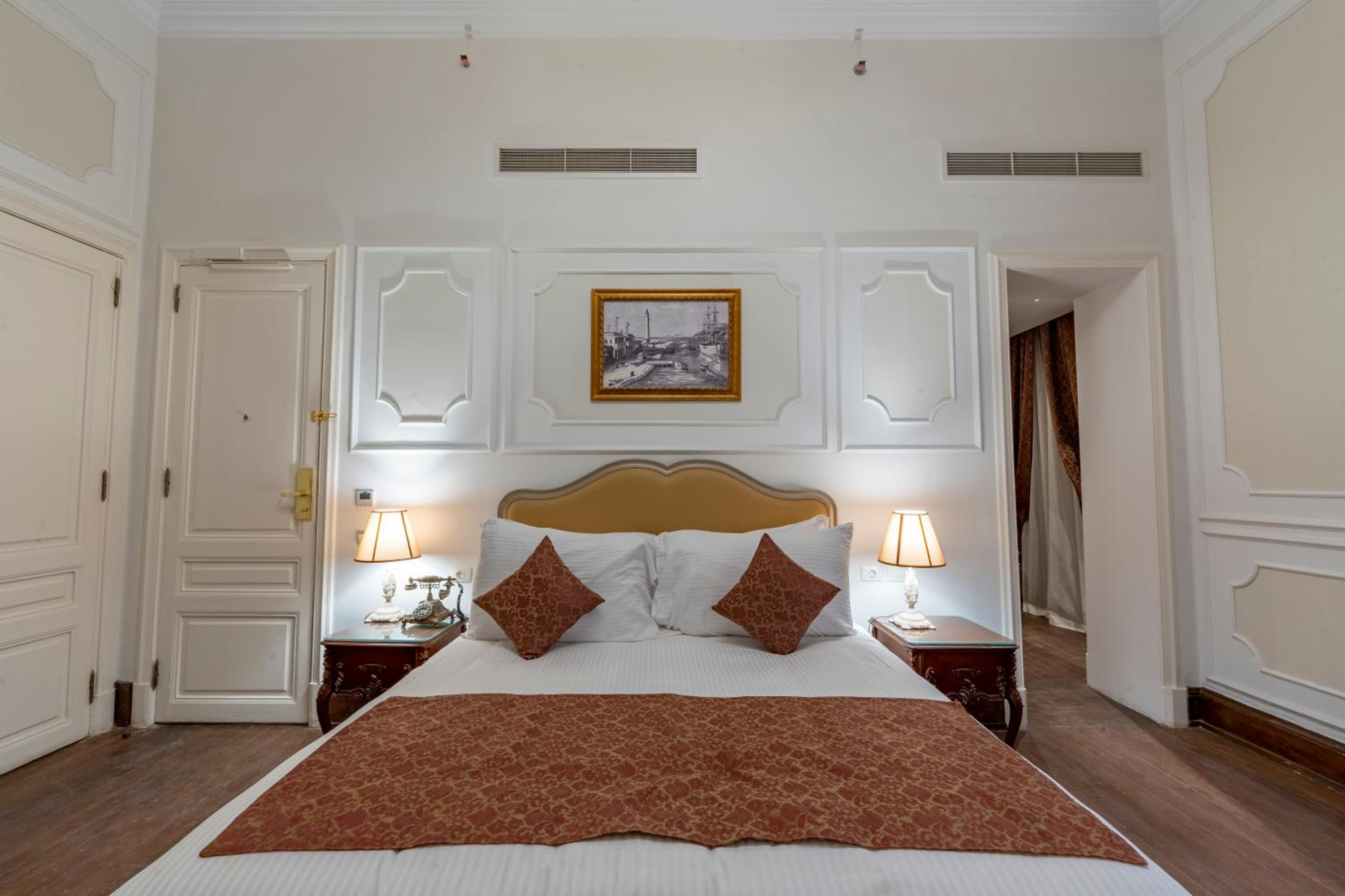 Deluxe King Room