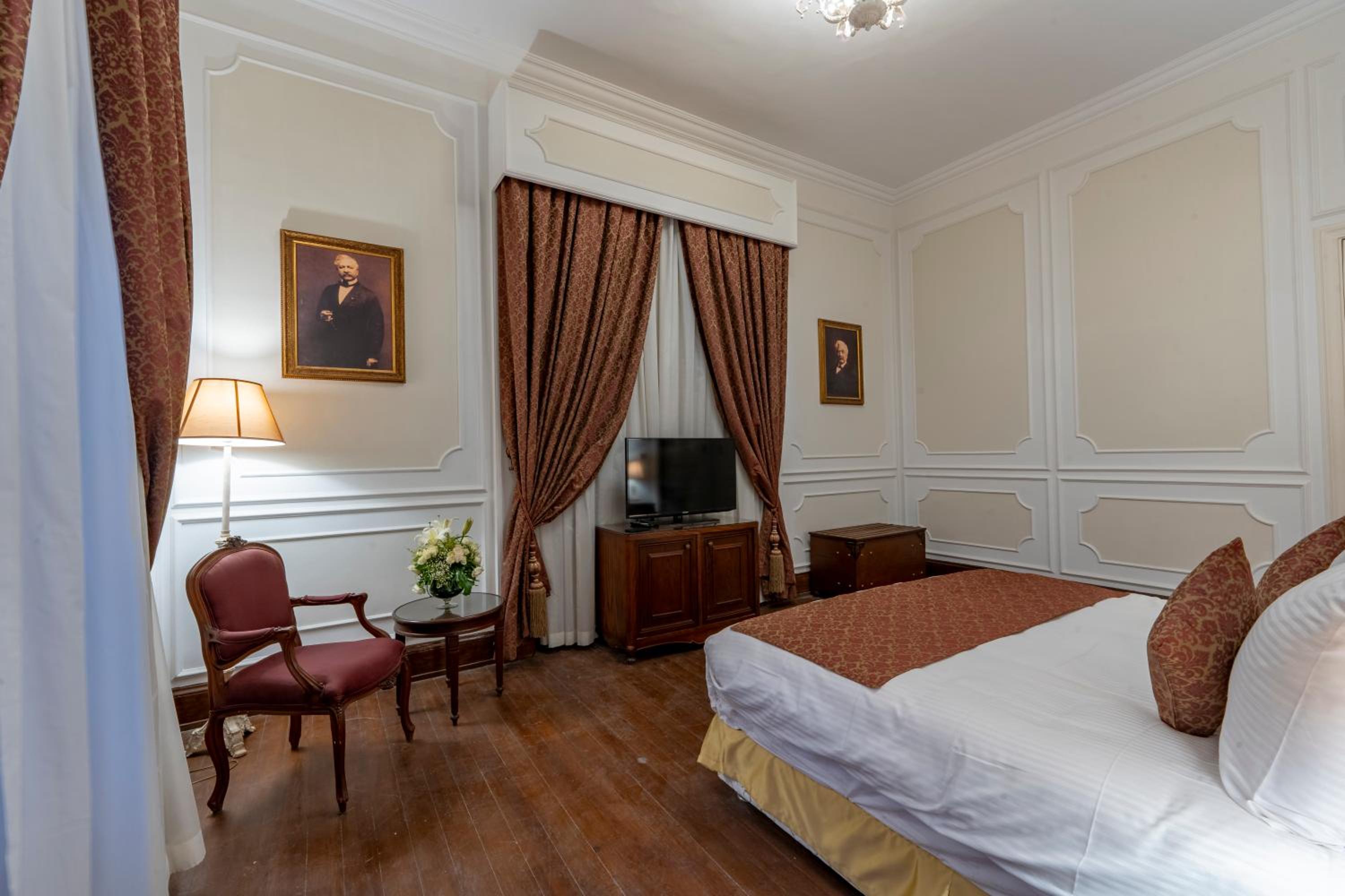 Standard King Room photo 1