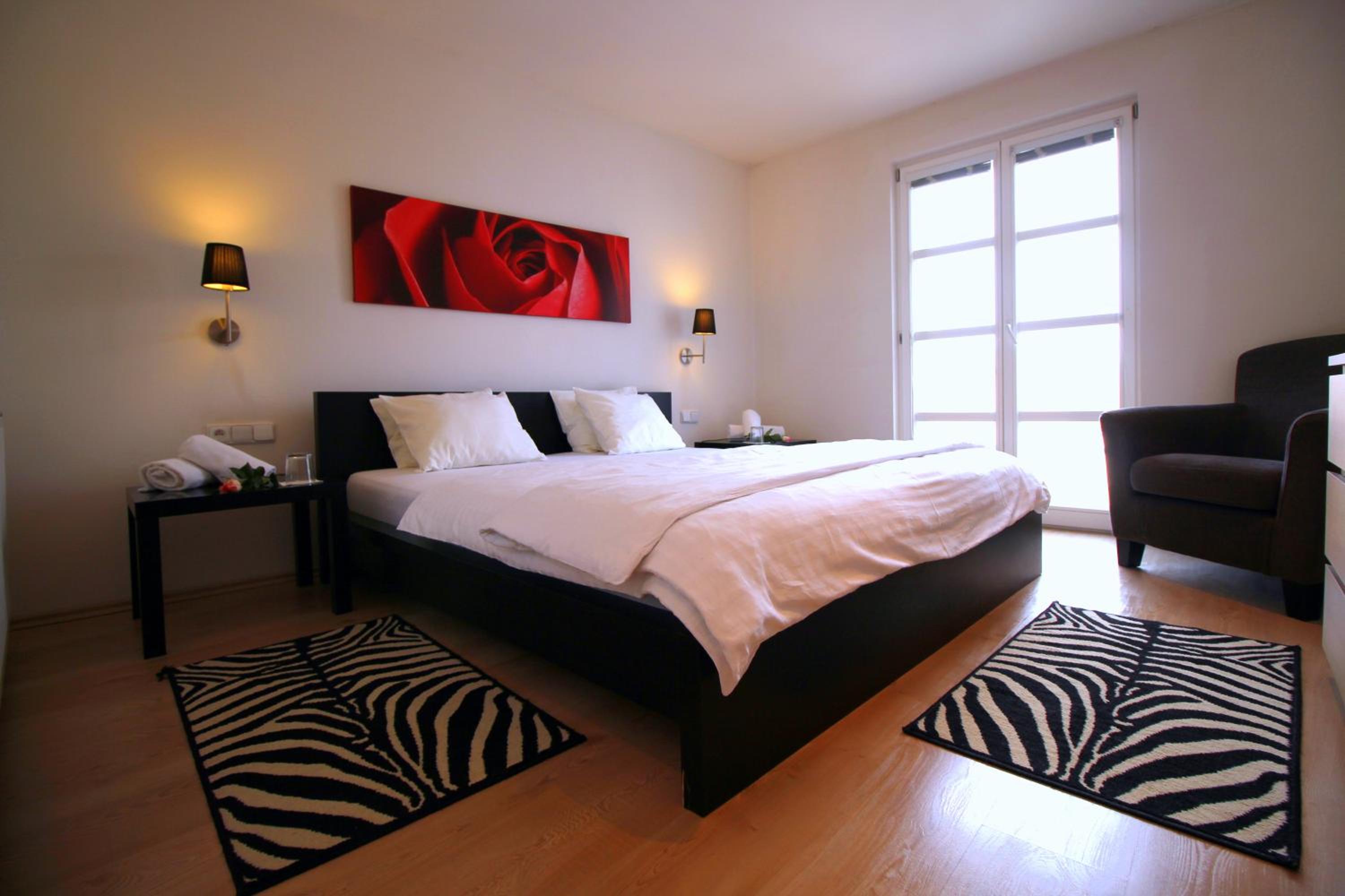 Comfort Two-Bedroom Apartment (3 Adults) photo 1