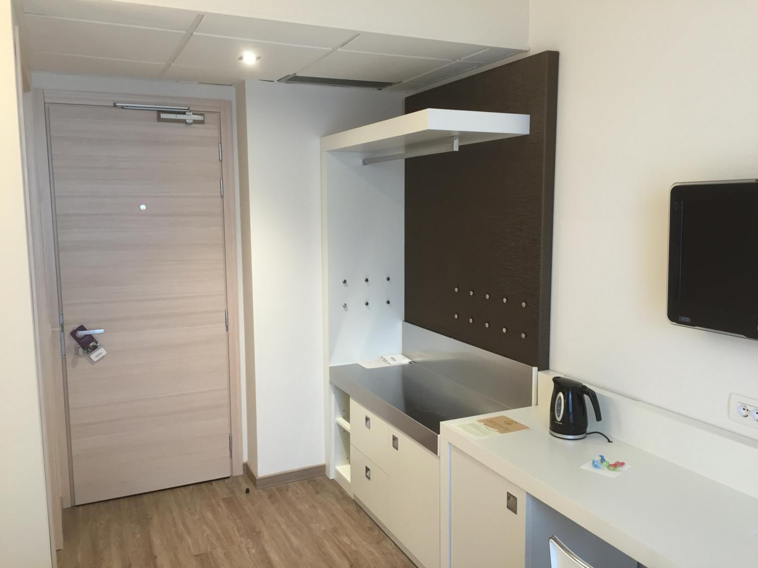 Standard Twin Room - Photo 2