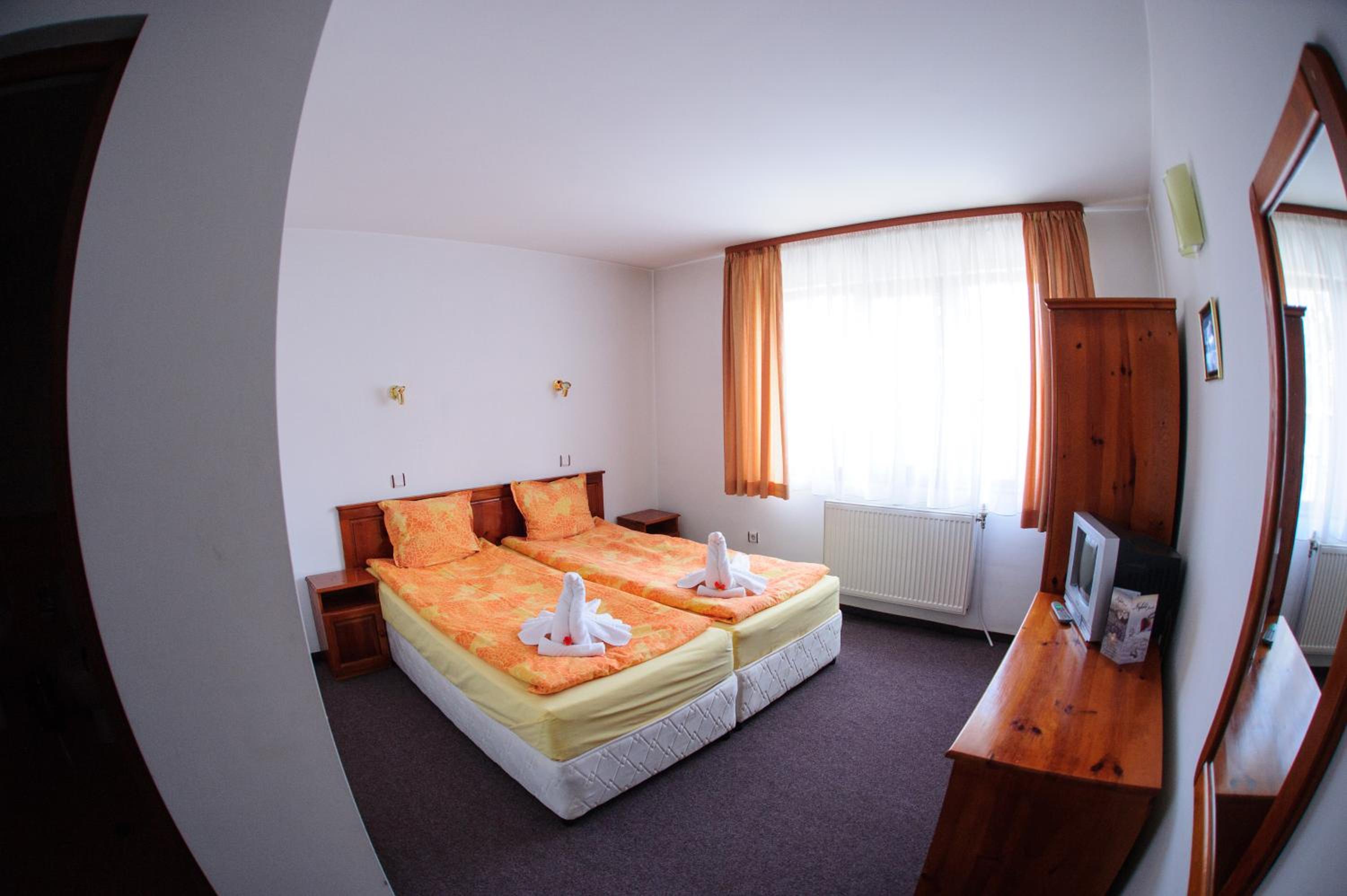 Budget Double Room photo 2