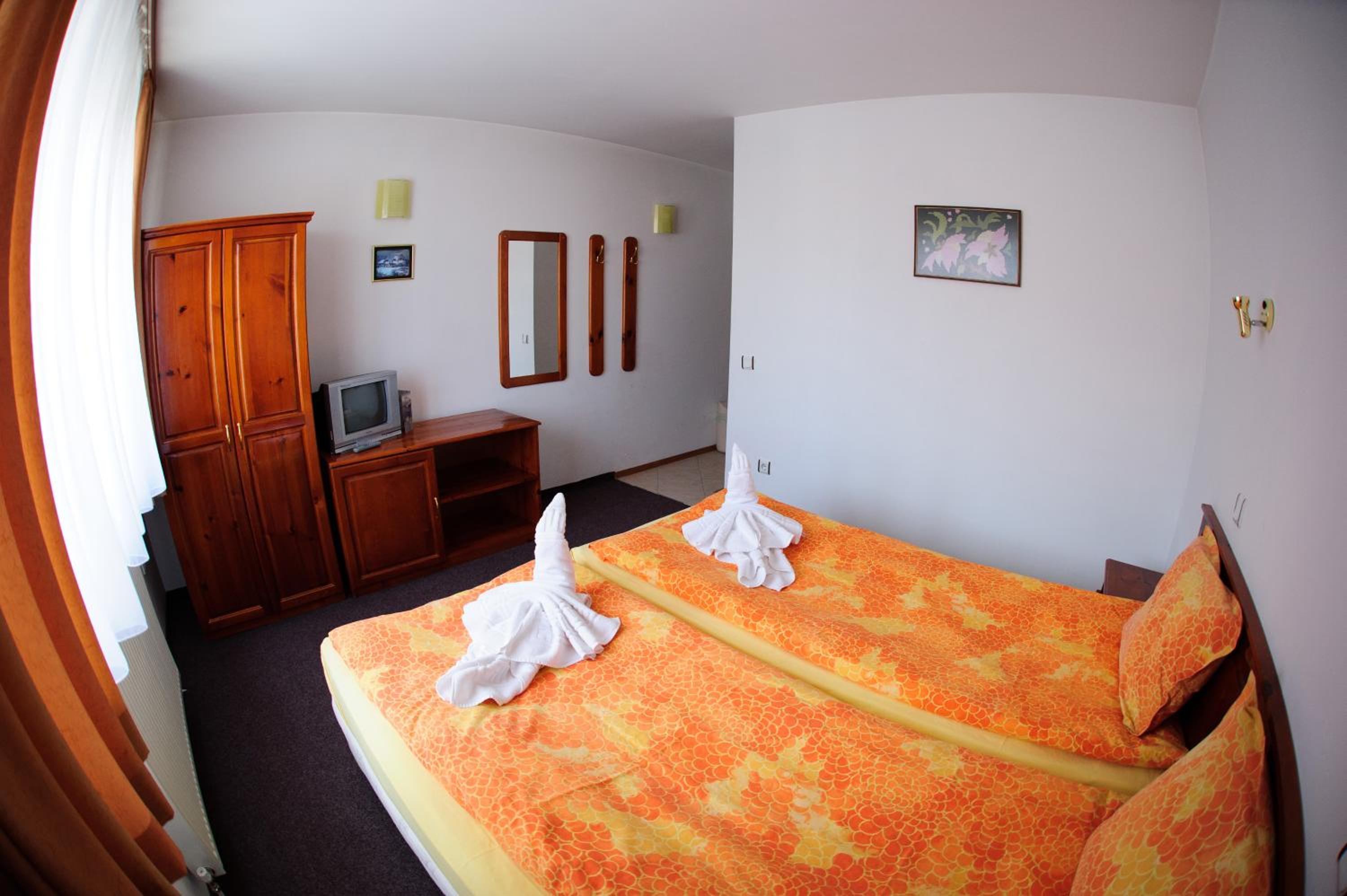 Budget Double Room photo 3