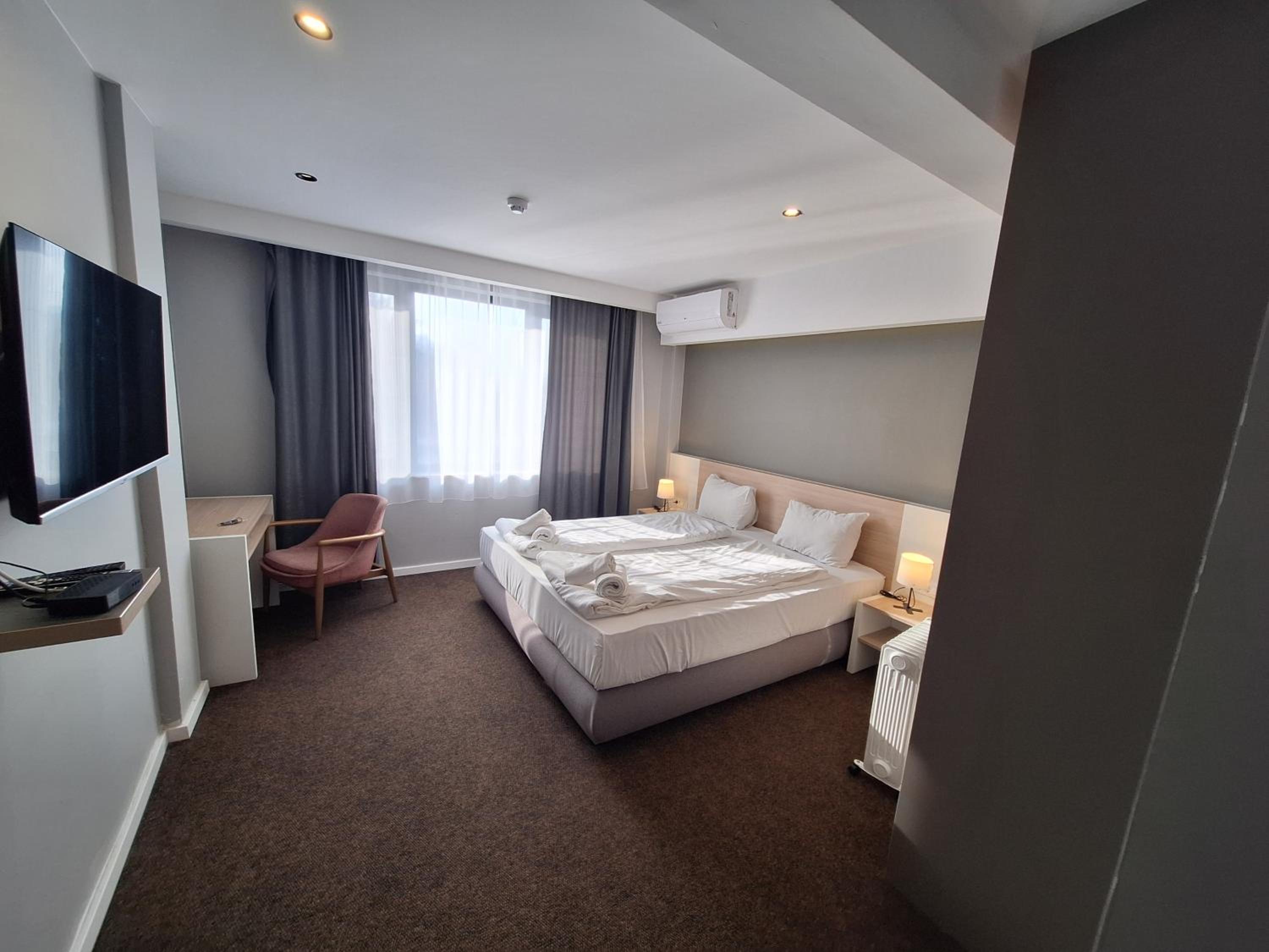 Double Room with Lake View photo 2