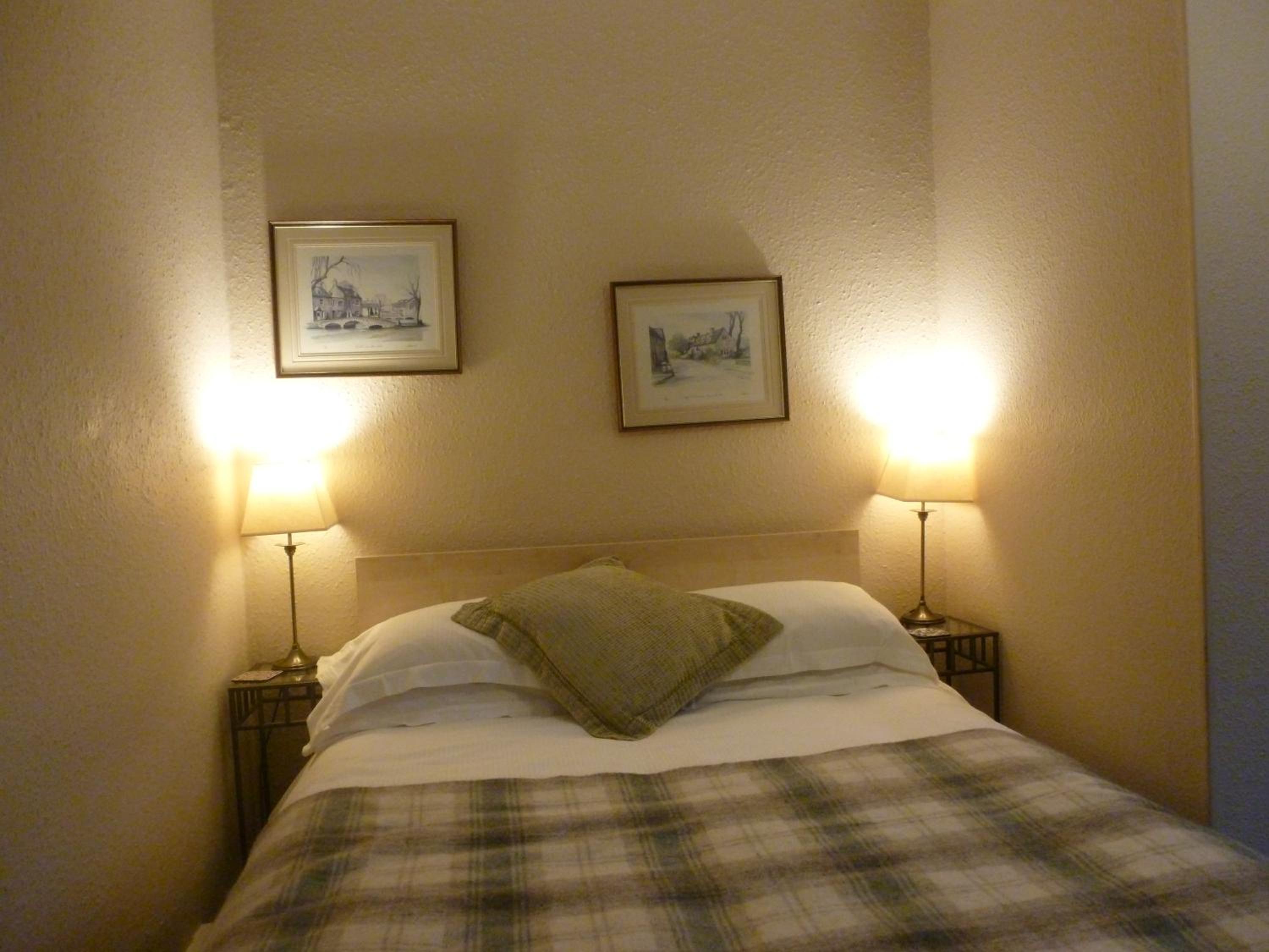 Family Room with Private Bathroom photo 2