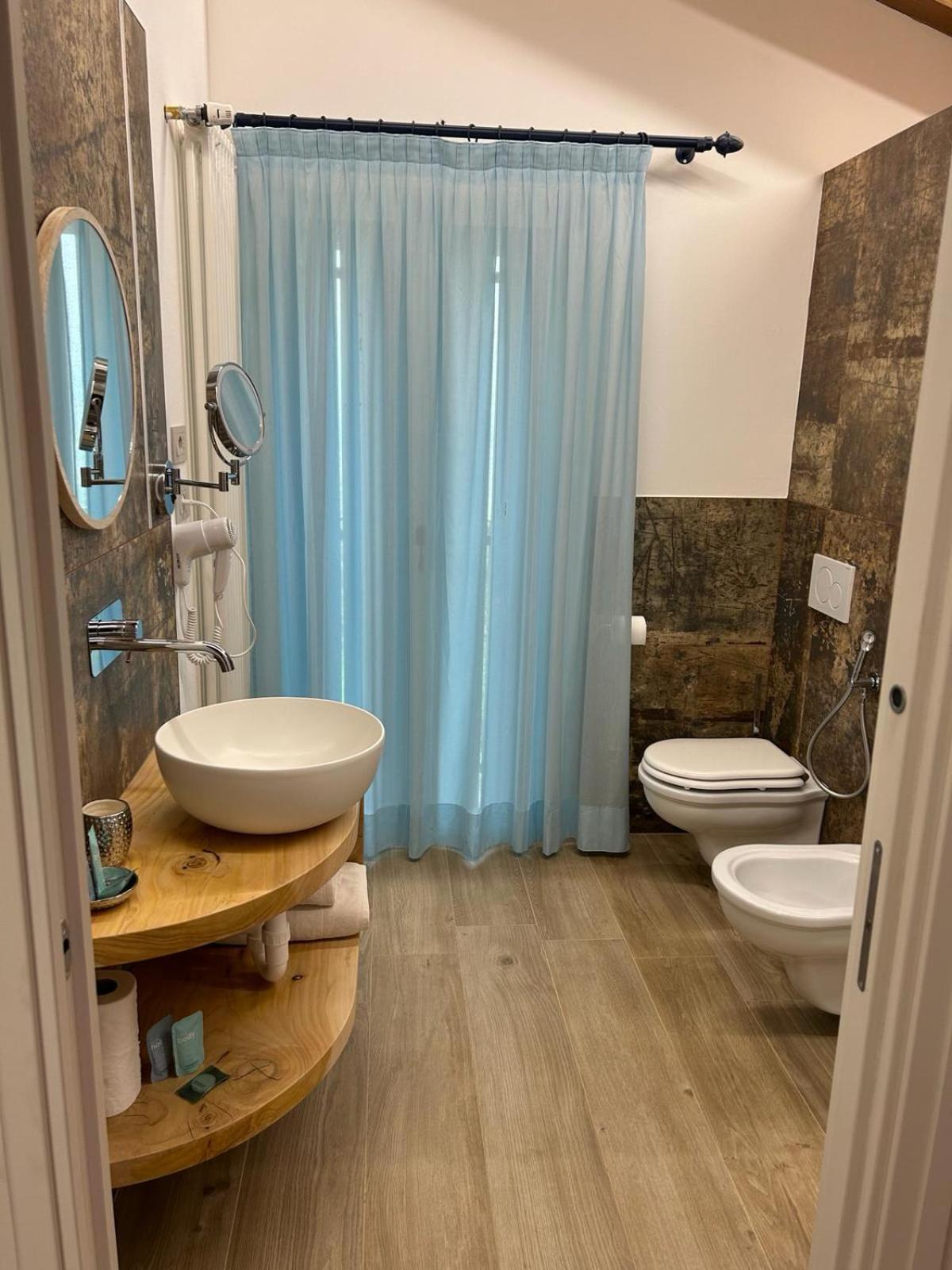 Large Double Room photo 1