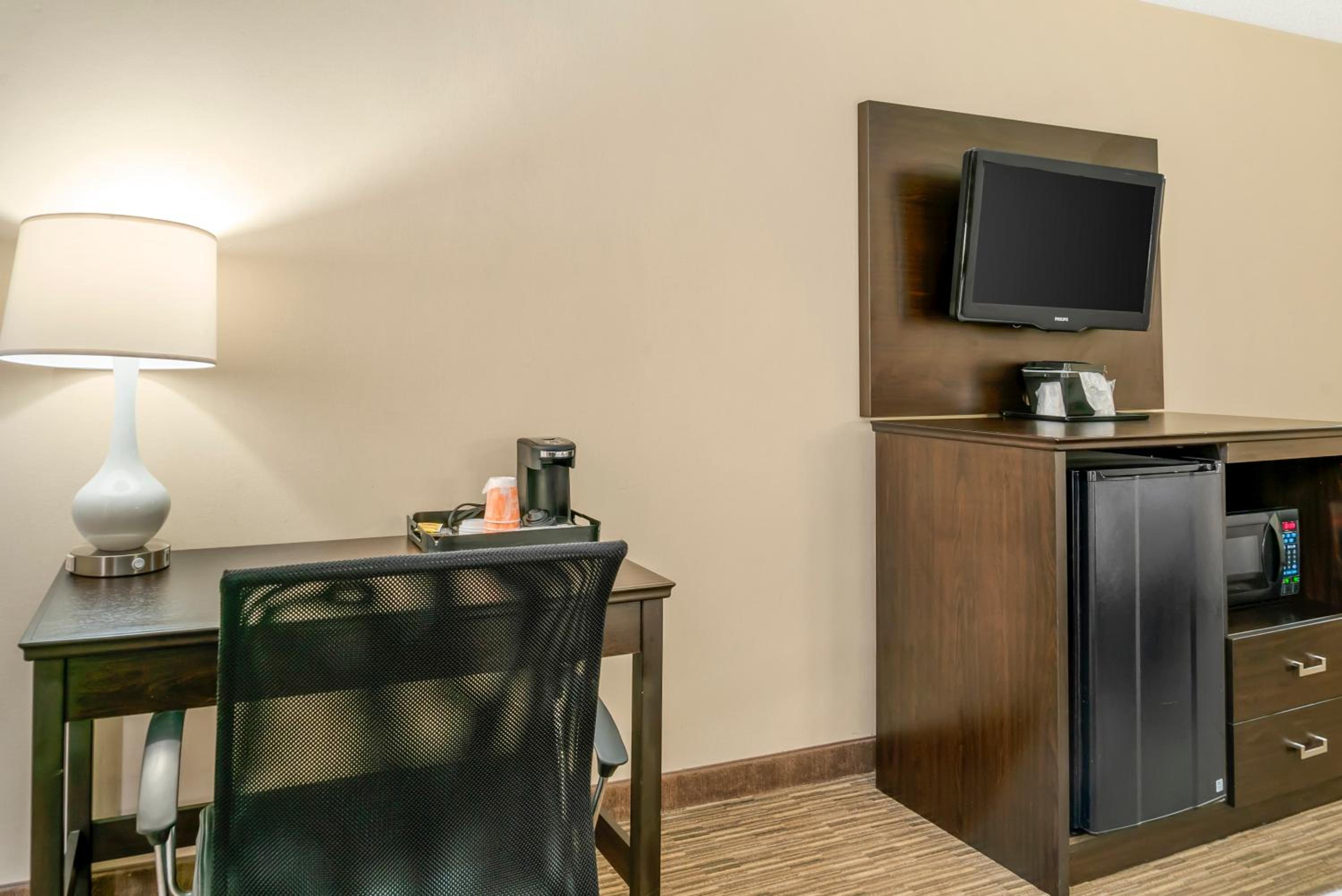 Double Room with Two Double Beds - Accessible/Non-Smoking - Photo 4