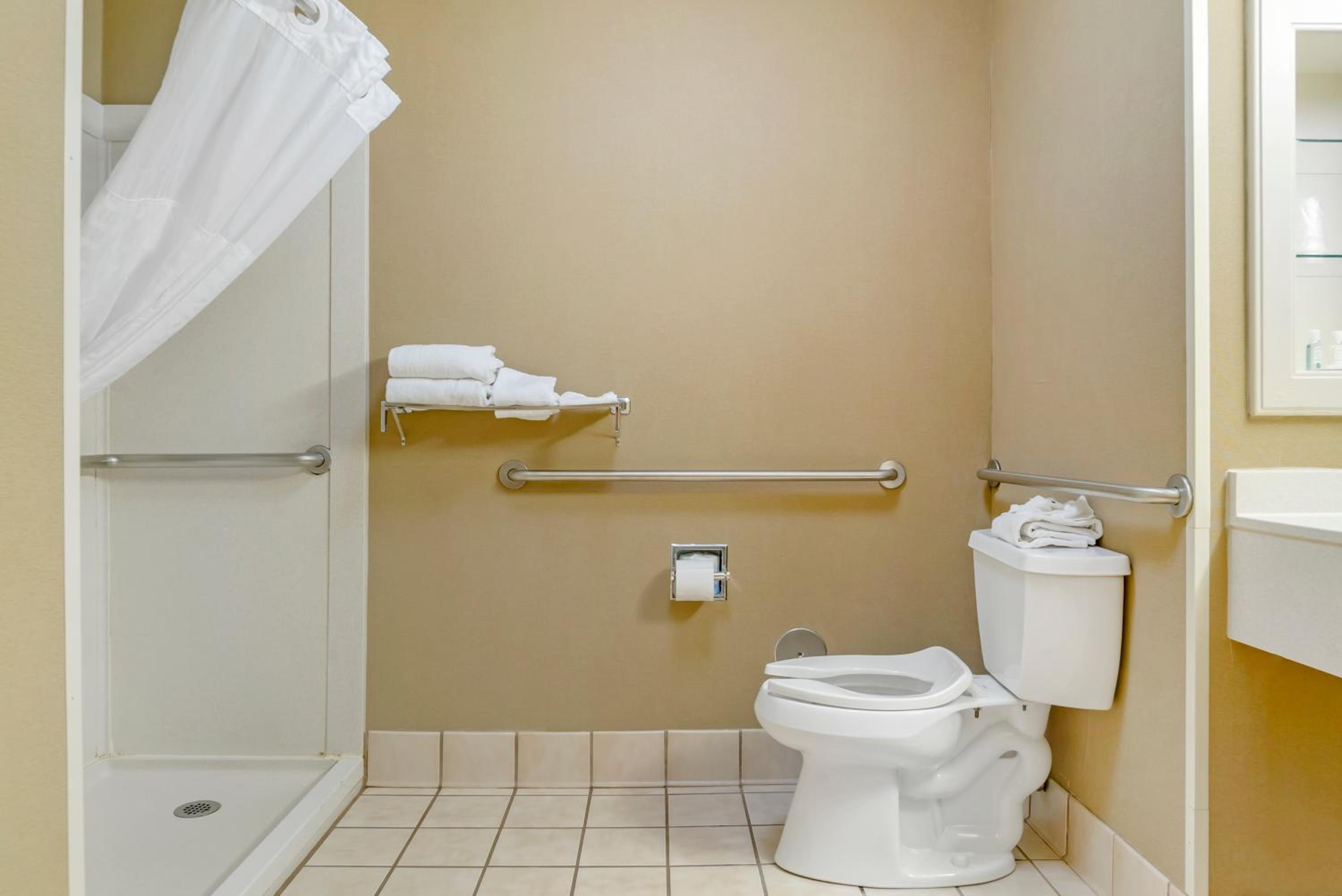 Suite with Two King Beds - Accessible/Non-Smoking - Photo 4