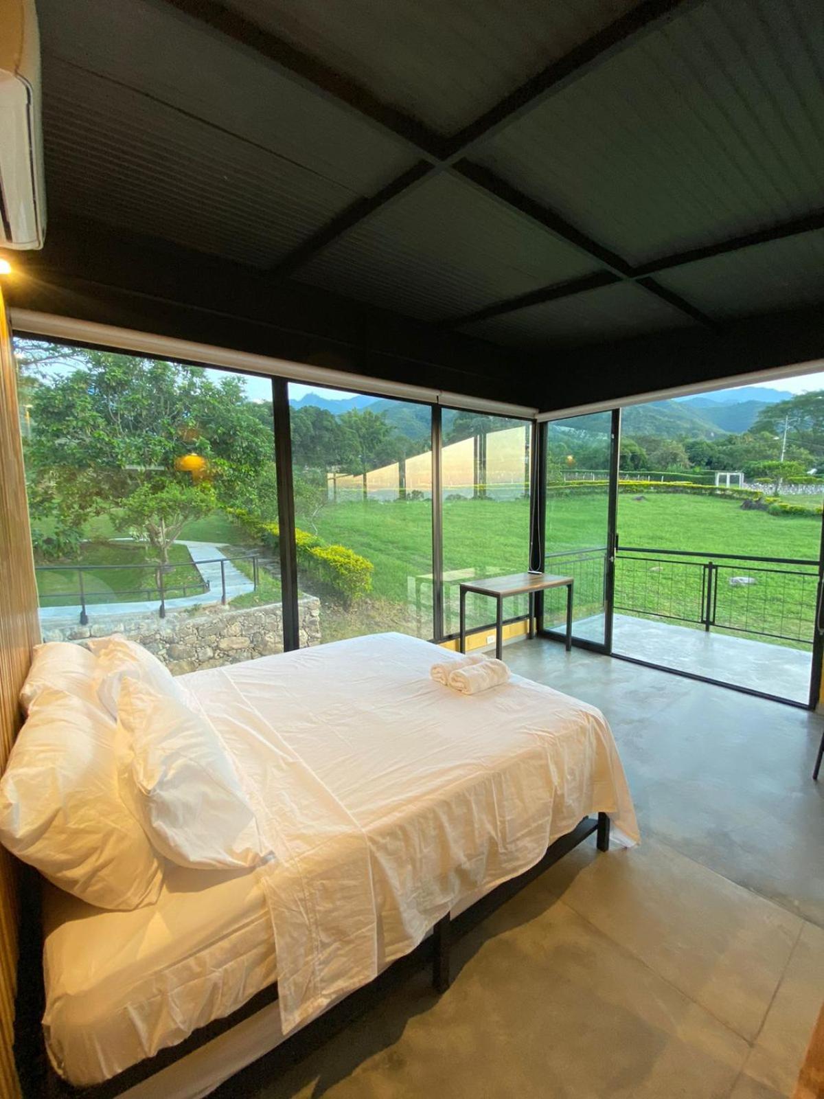Queen Suite with Pool View photo 2