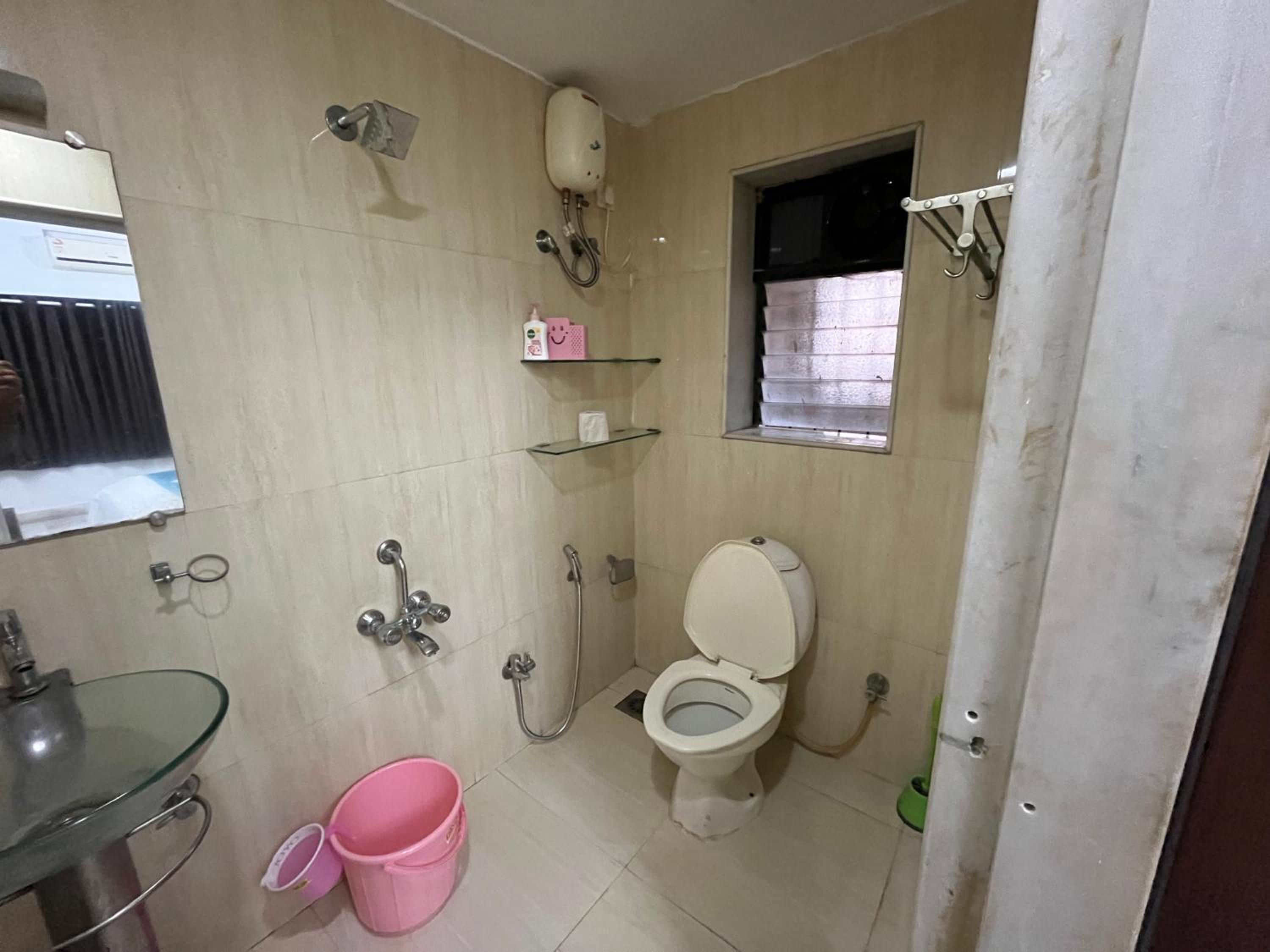 Double Room with Private Bathroom - Photo 3