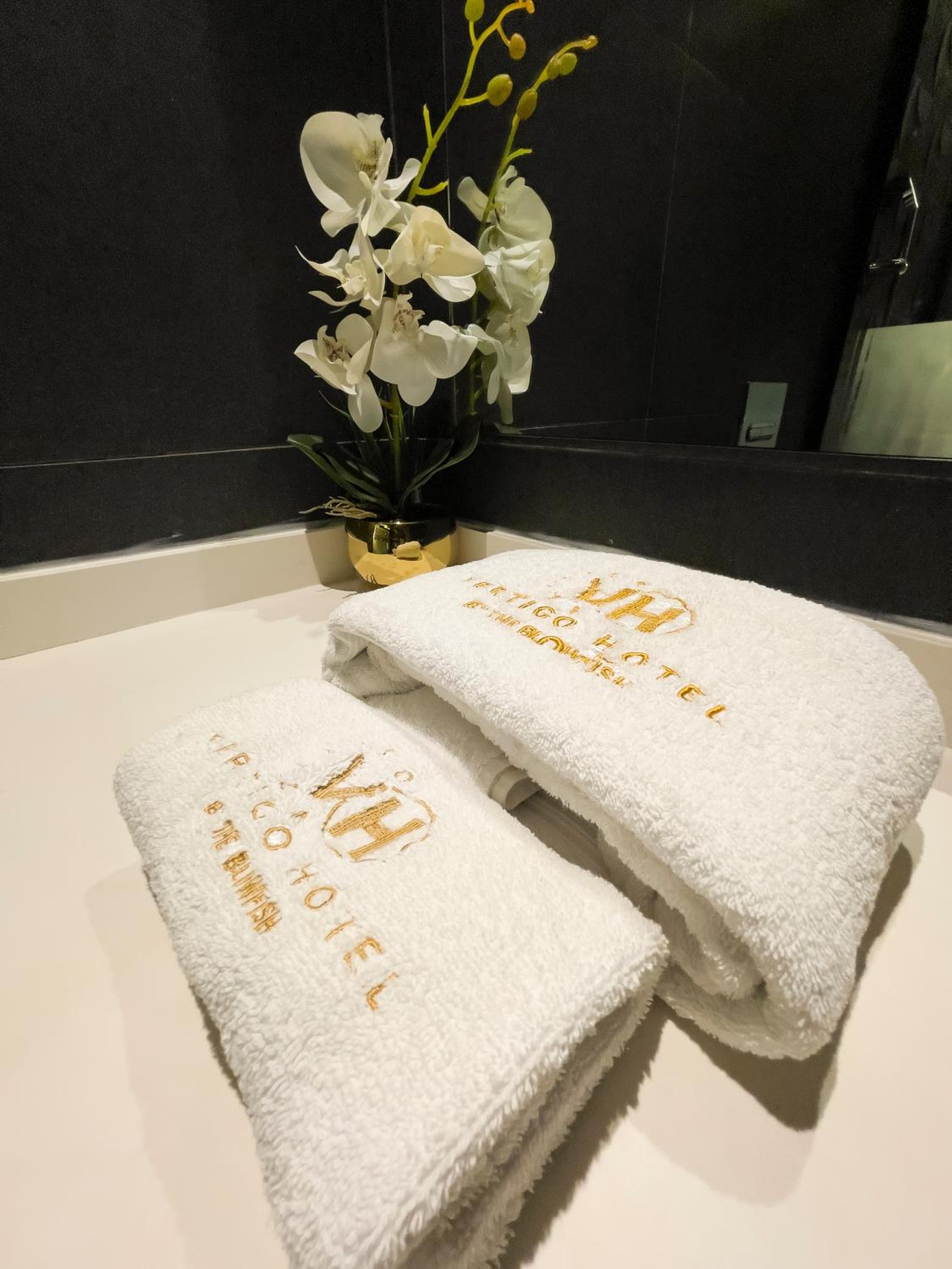 Deluxe King Suite photo 2