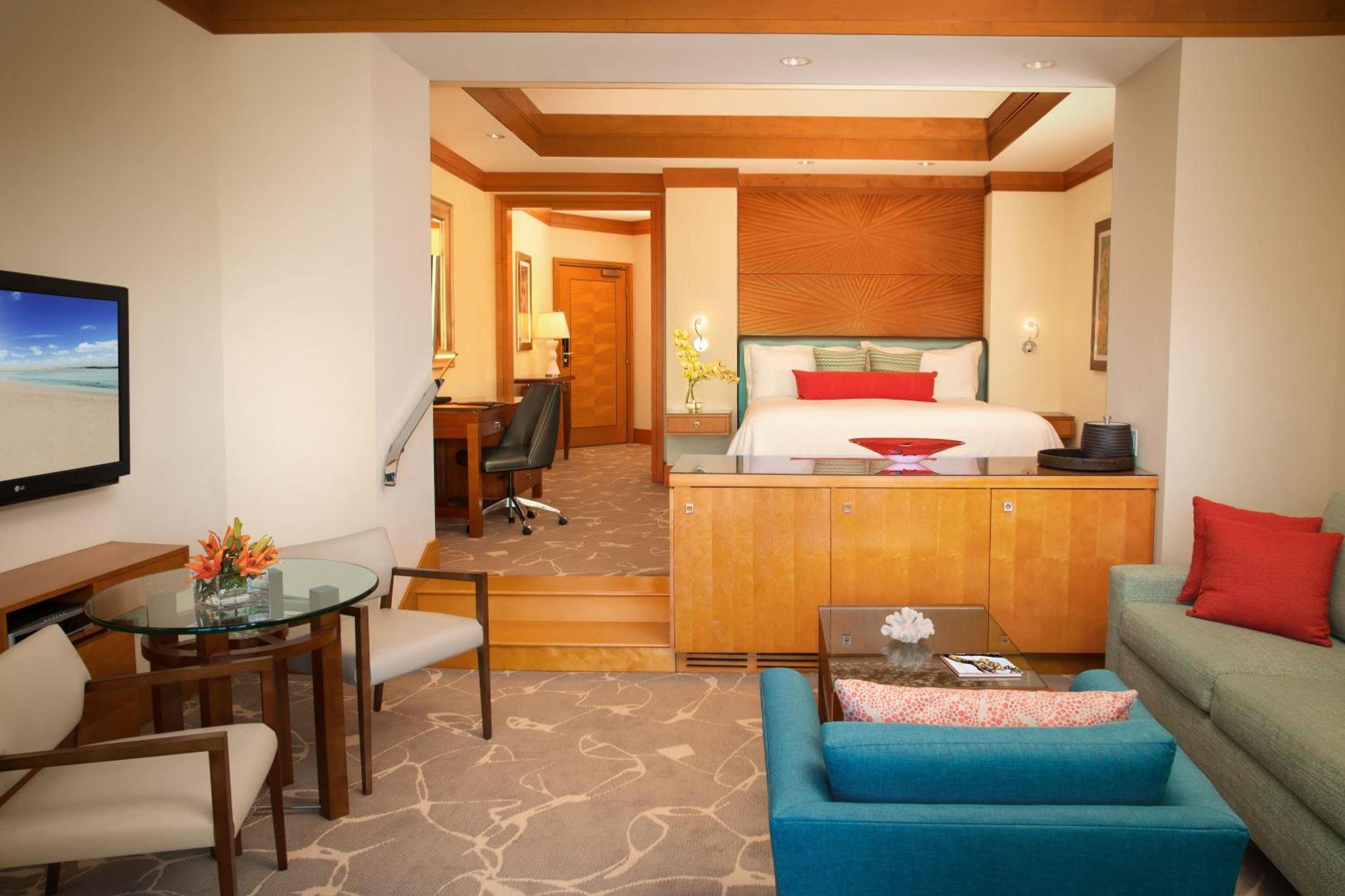 Suite with One King Bed (Non Smoking) photo 3