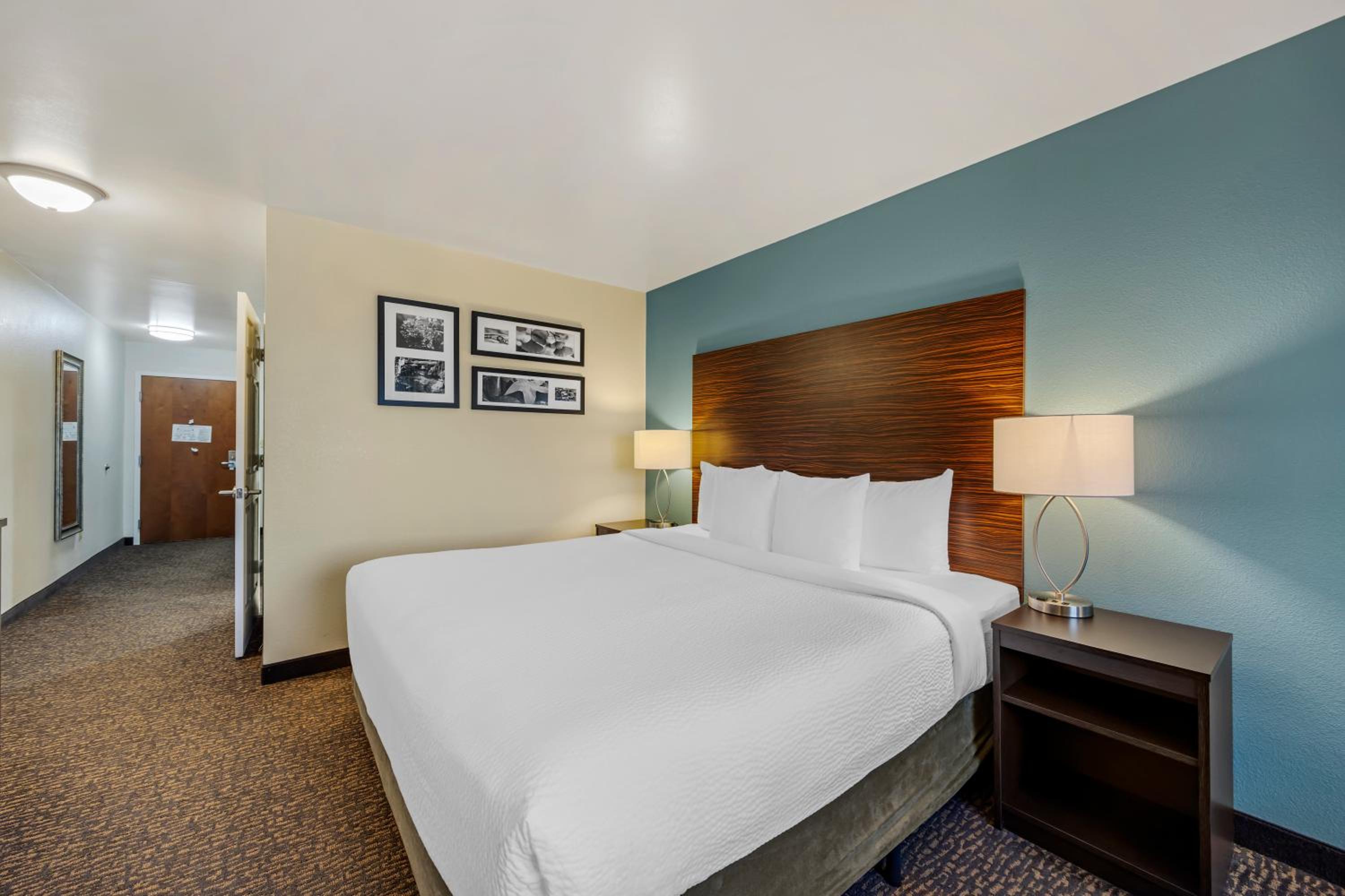 King Room - Accessible/Non-Smoking - Photo 2