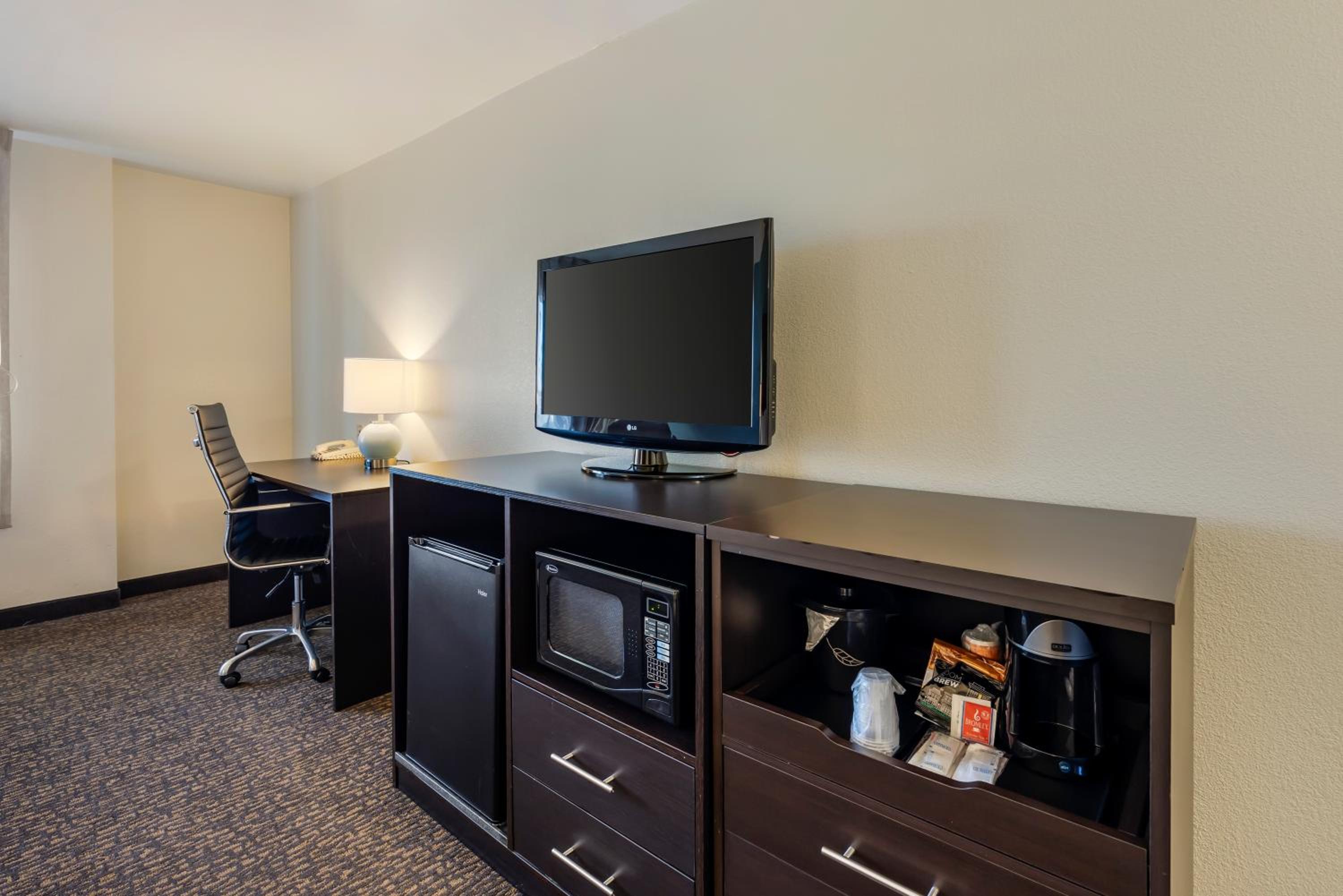 King Room - Accessible/Non-Smoking - Photo 3