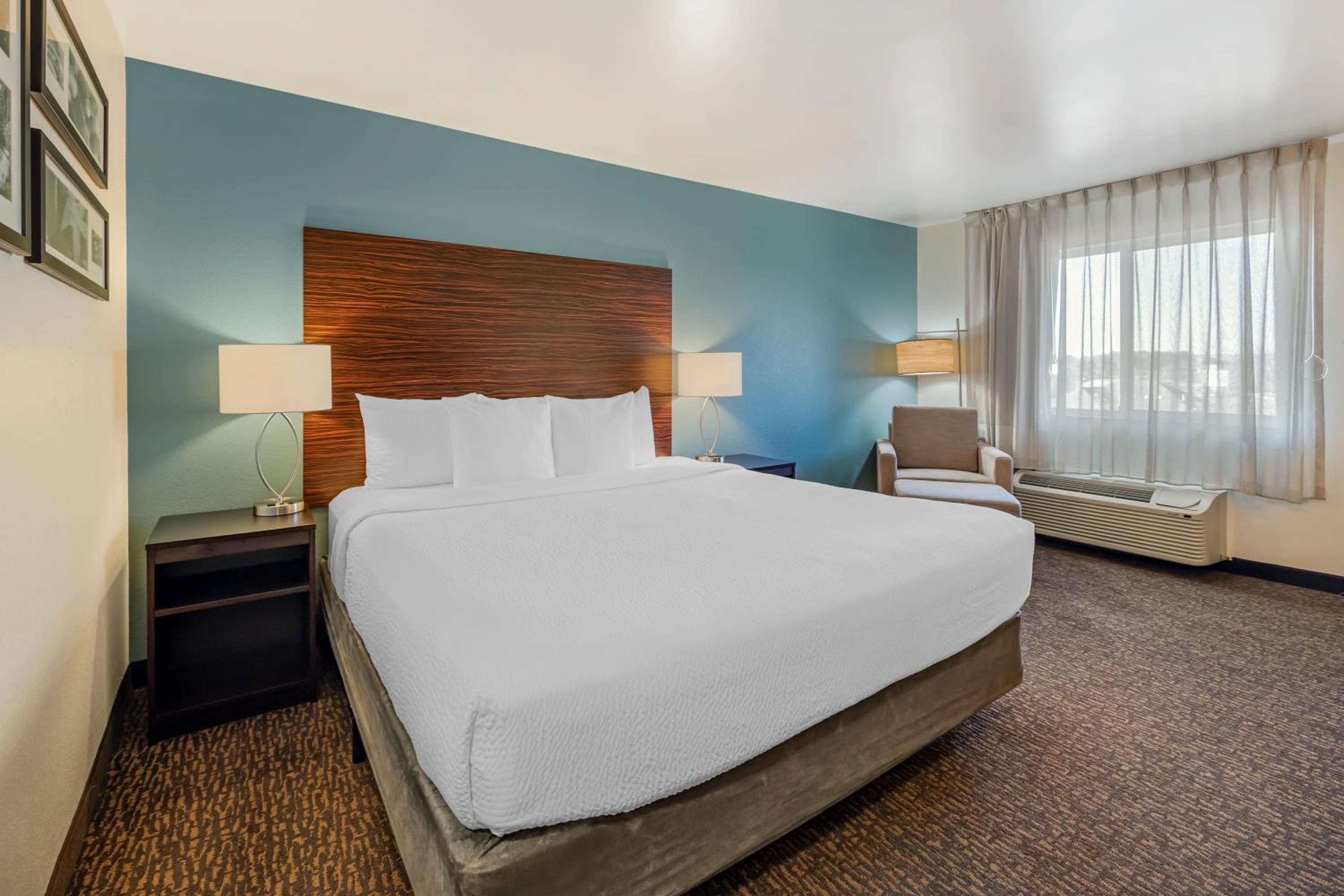 King Room - Accessible/Non-Smoking - Photo 4