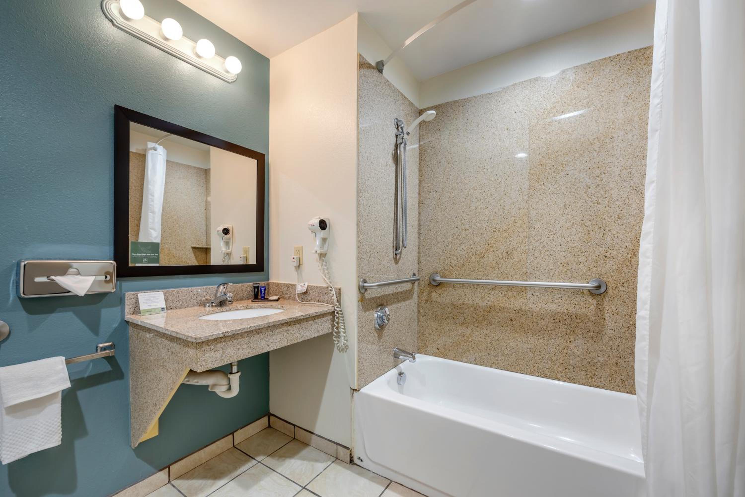 King Room - Accessible/Non-Smoking - Photo 1