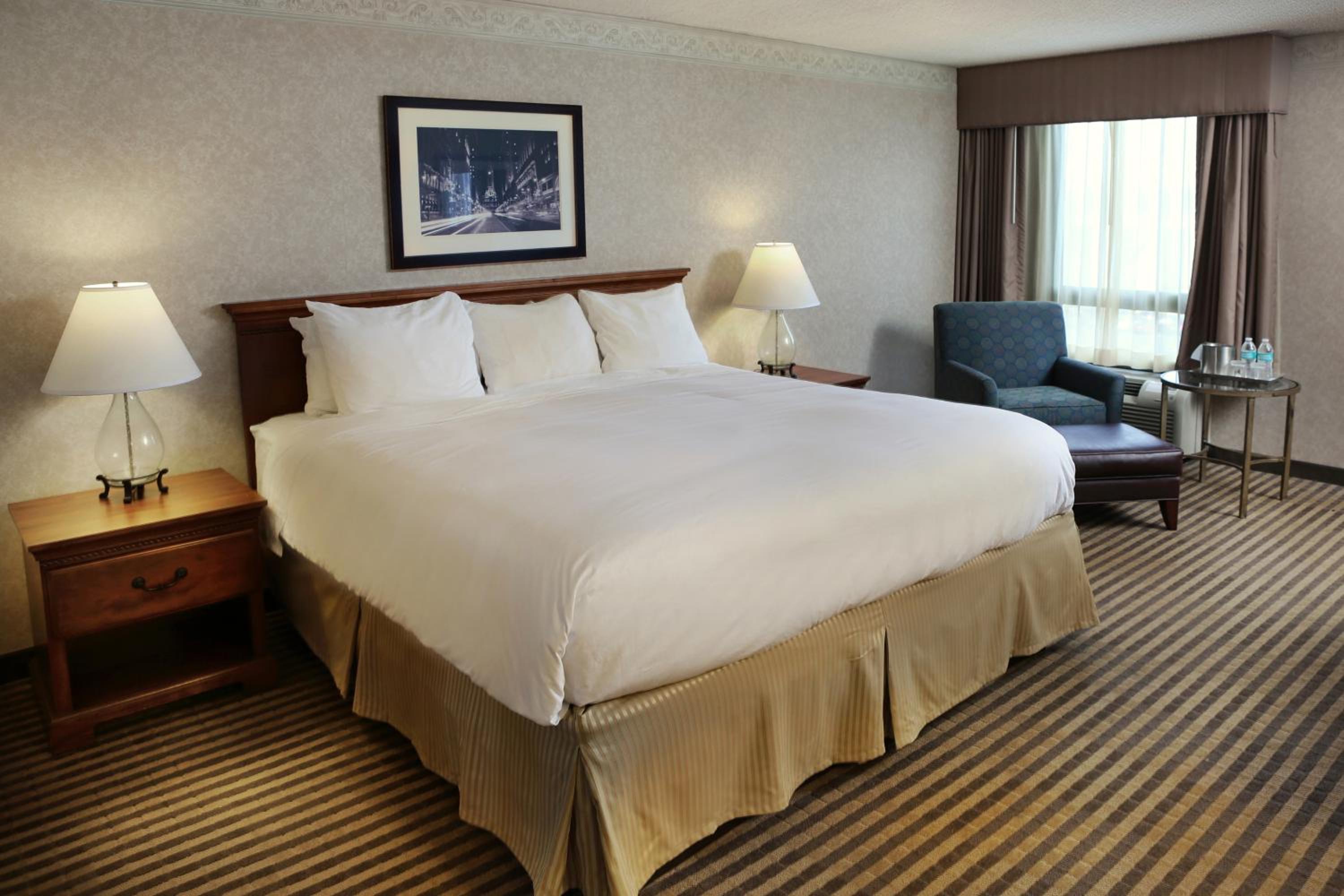 King Room - Non-Smoking - Photo 2