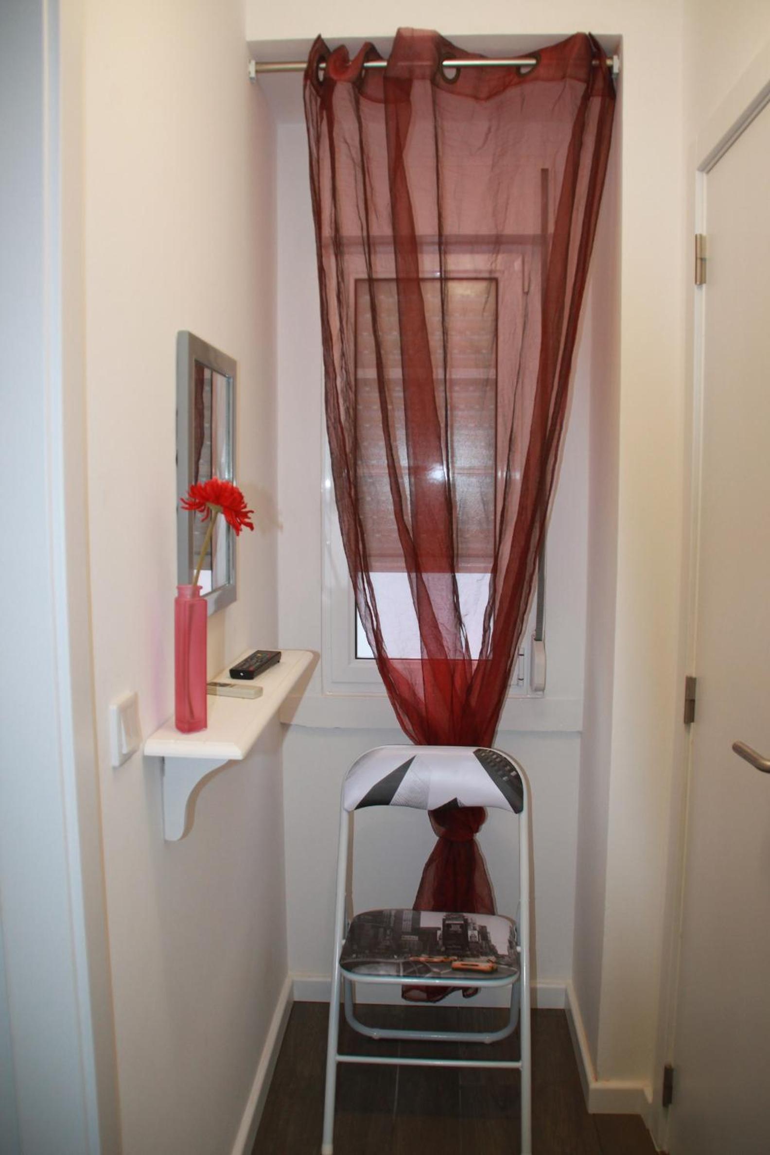 Twin Room with Private Bathroom - Photo 5