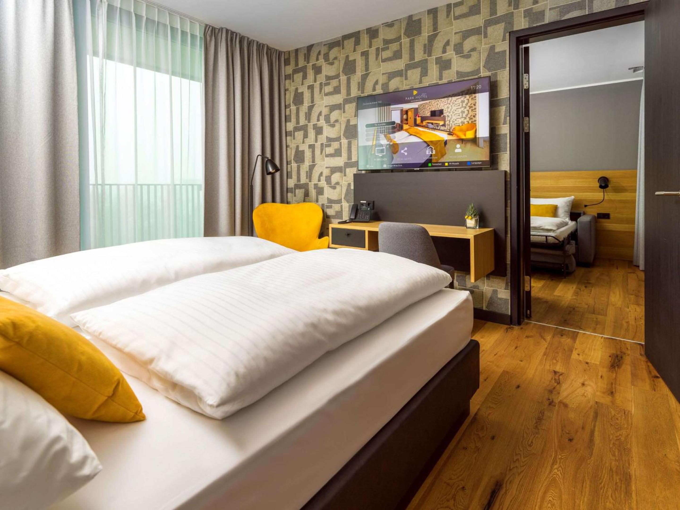 Business Twin Room with Sofa Bed and Balcony - Photo 5
