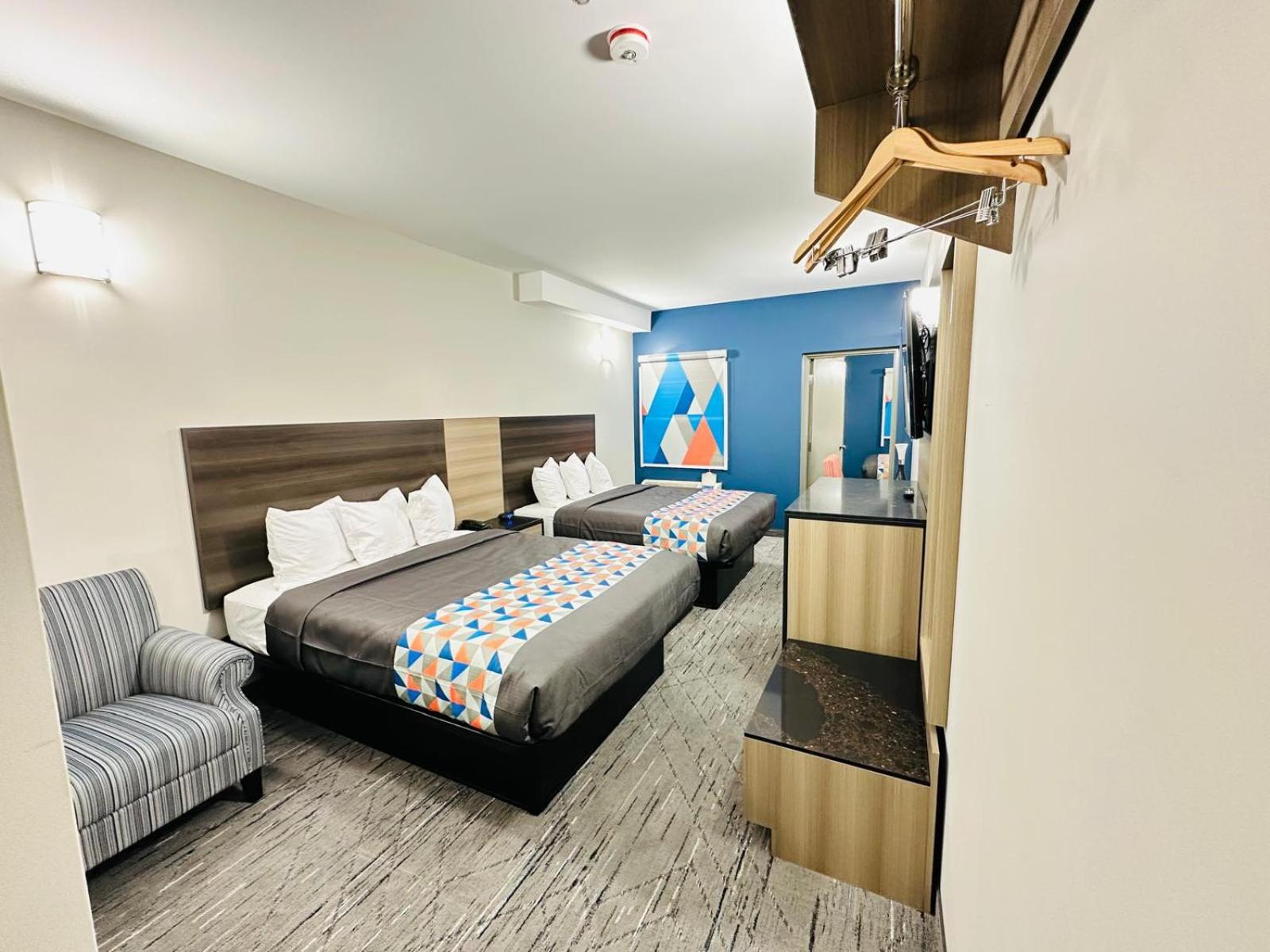 Superior Room, 3 Queen Beds