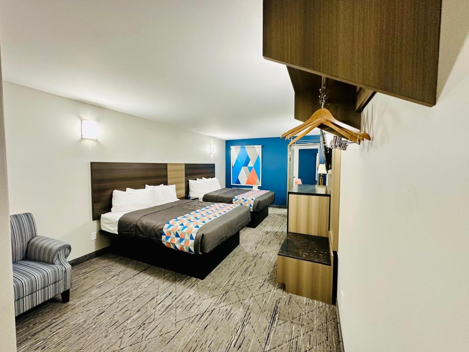 Superior Room, 3 Queen Beds 2nd Floor photo 2