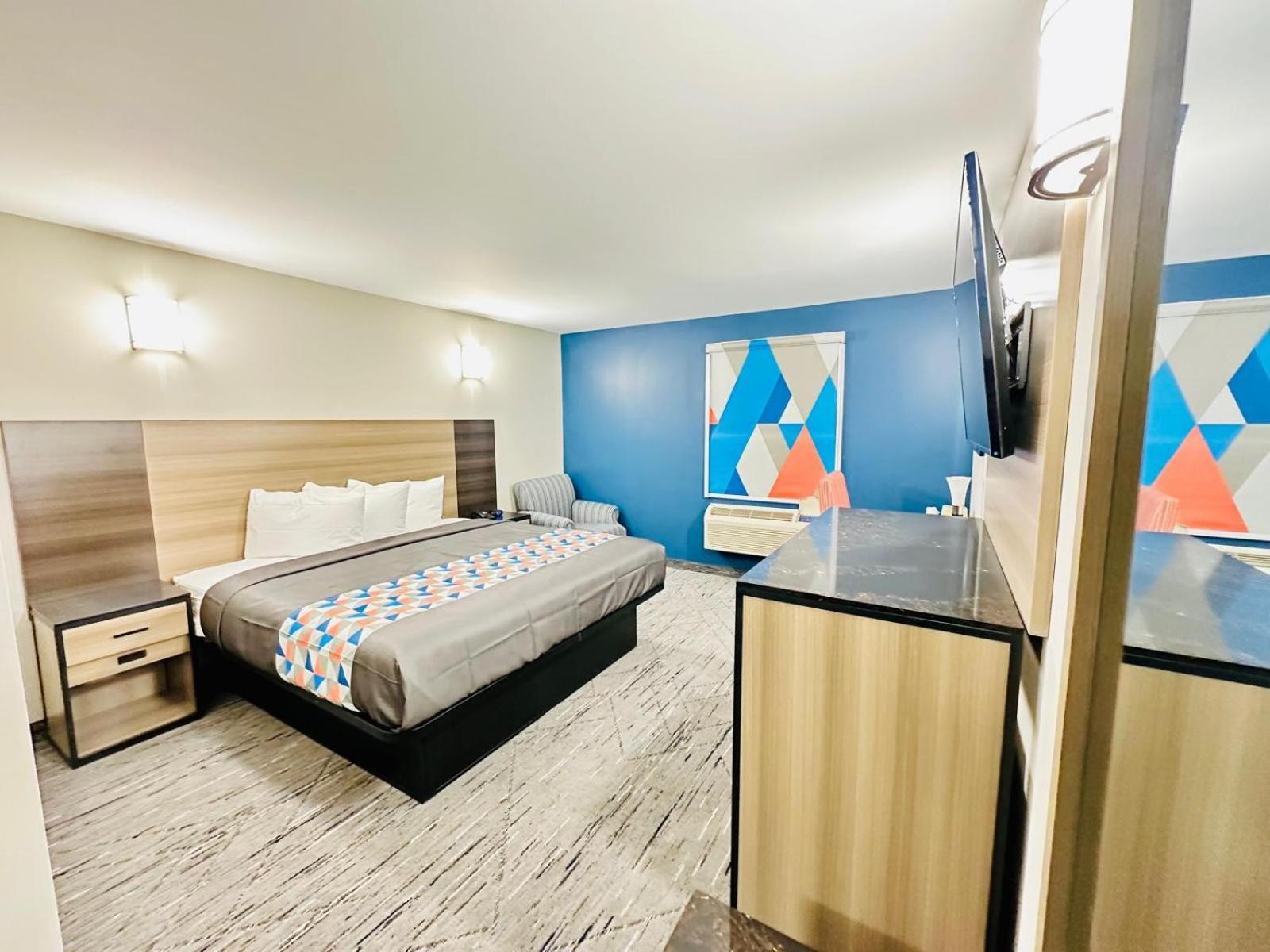 Superior 1 King Bed 2nd Floor photo 1