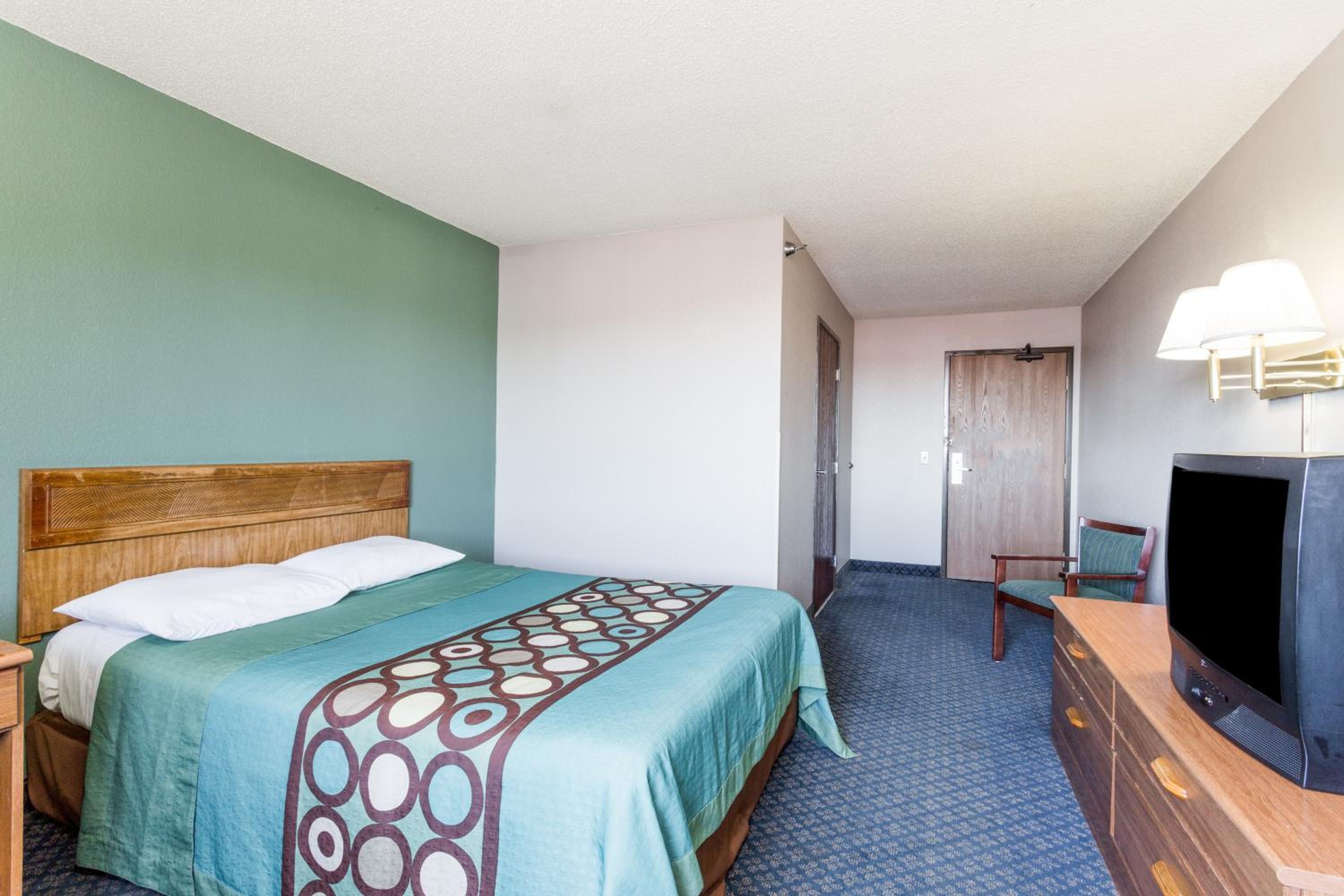 King Room - Non-Smoking photo 3