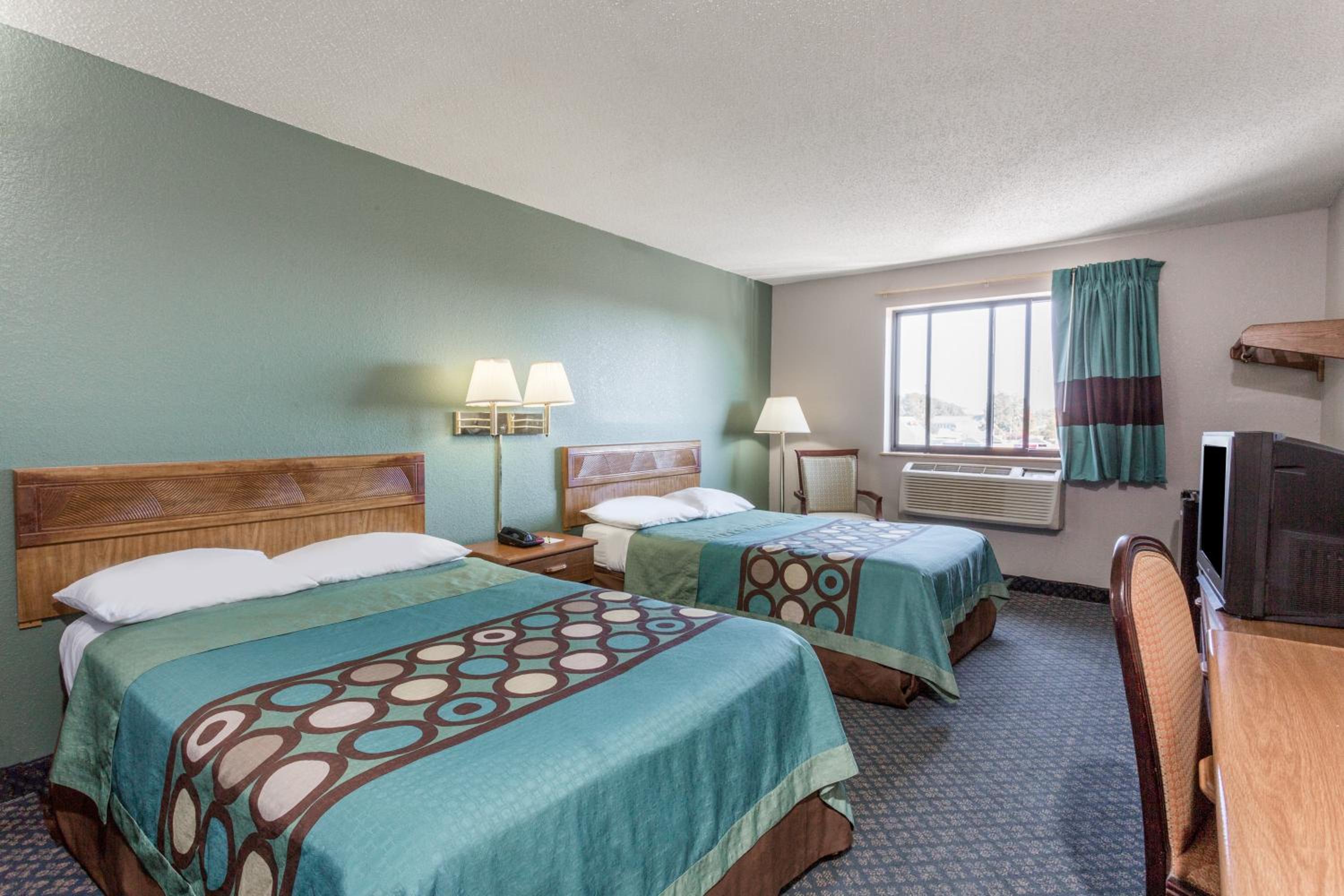 Deluxe Double Room with Two Double Beds - Non-Smoking photo 3