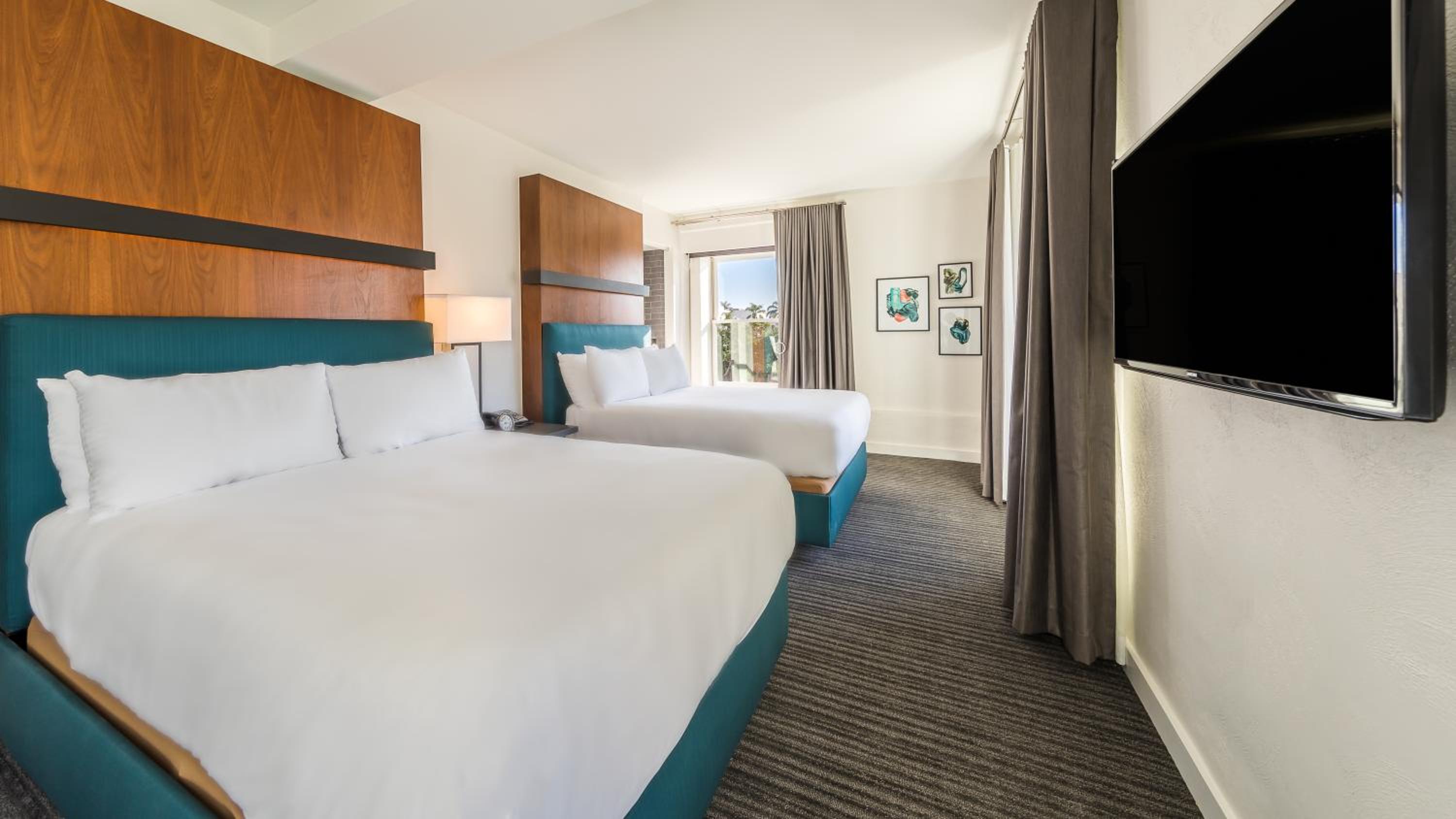 Double Room with Two Double Beds and Accessible Shower - Disability Access photo 2